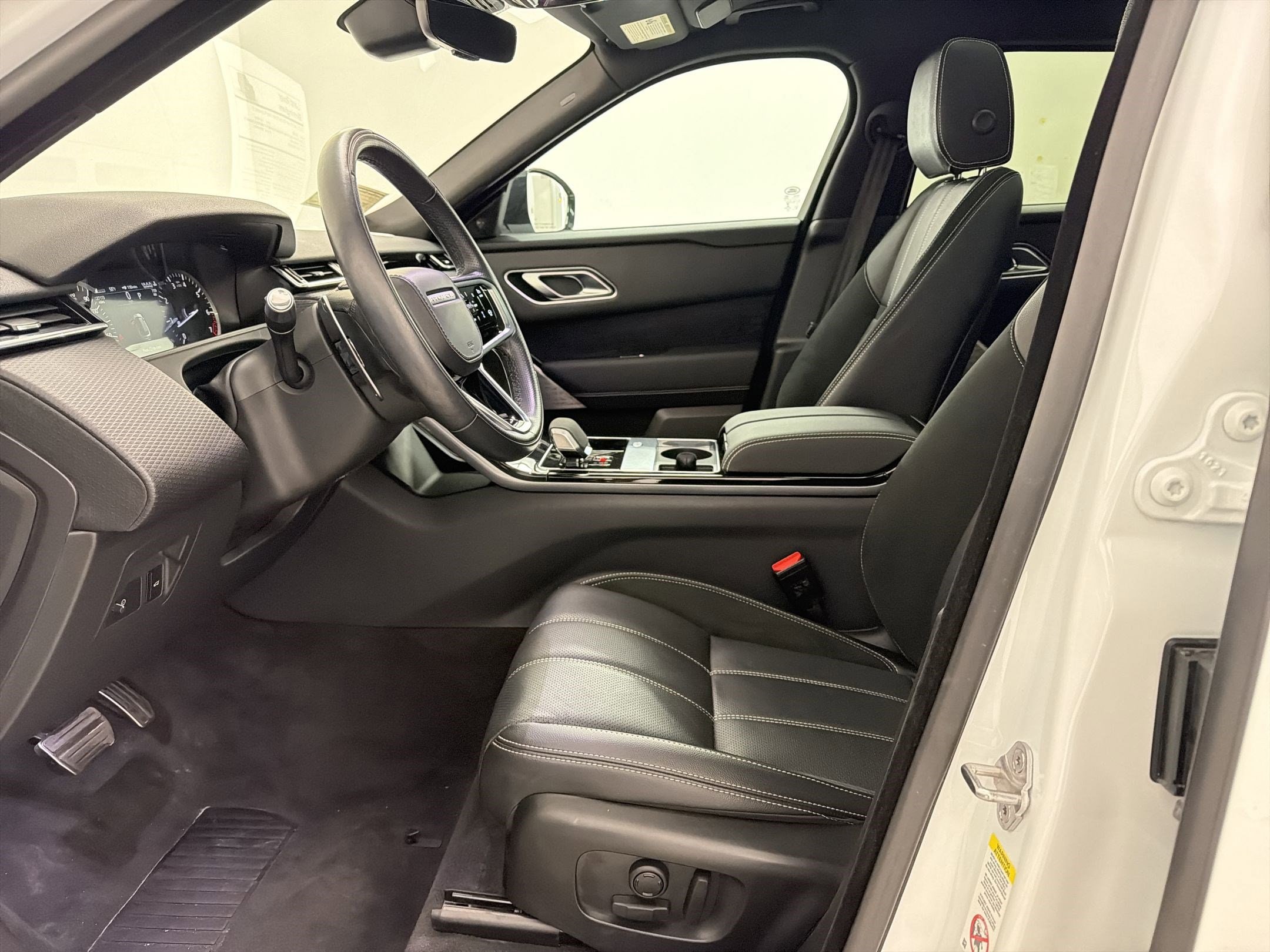 2022 Land Rover Range Rover Velar P250 R-Dynamic S photo 4