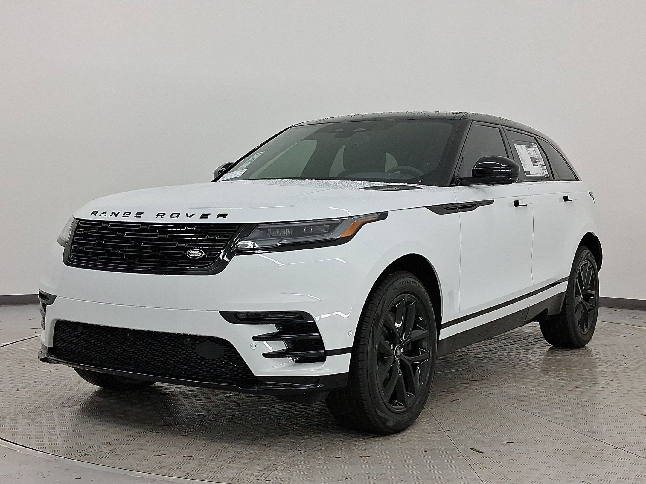 2026 Land Rover Range Rover Velar Dynamic SE's photo