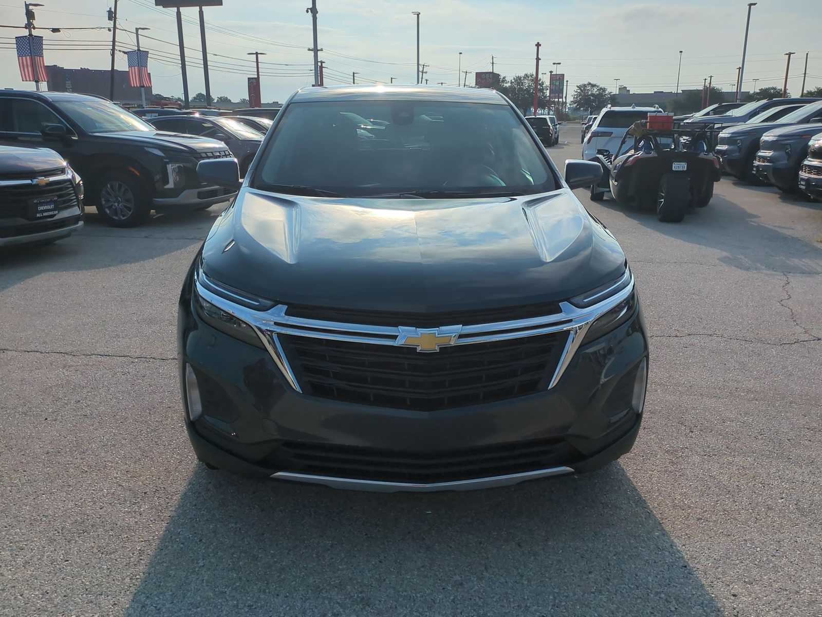 2023 Chevrolet Equinox LT photo 3