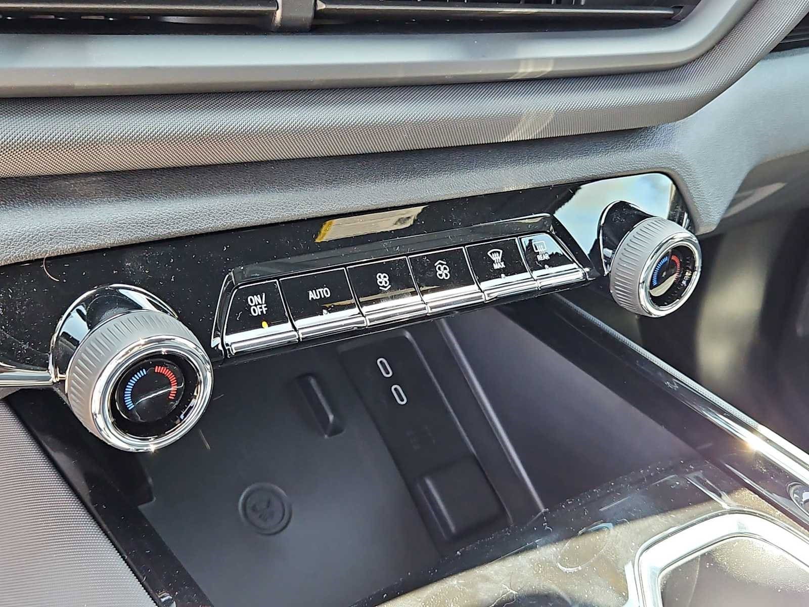 Thumbnail: 2025 Chevrolet Silverado EV - 20