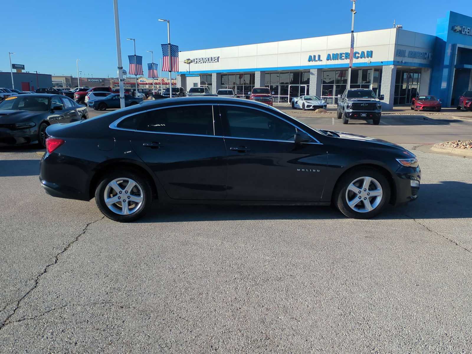 Thumbnail: 2023 Chevrolet Malibu - 9