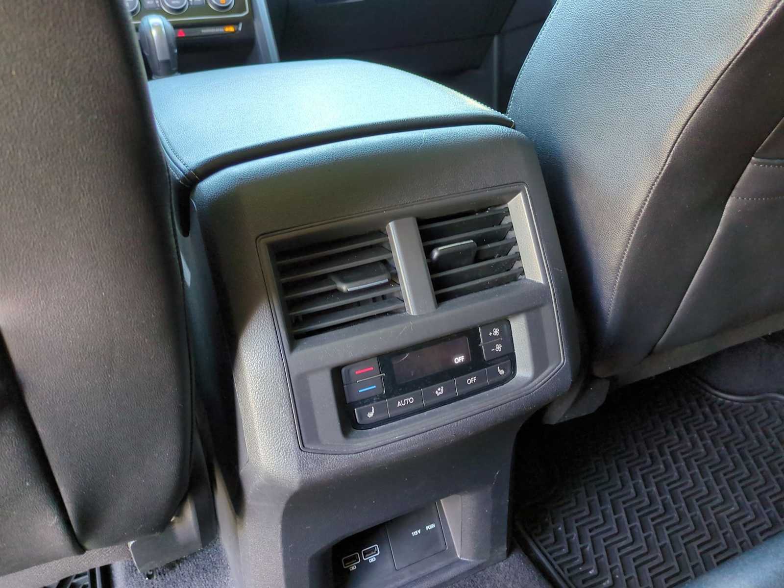 Thumbnail: 2021 Volkswagen Atlas - 22