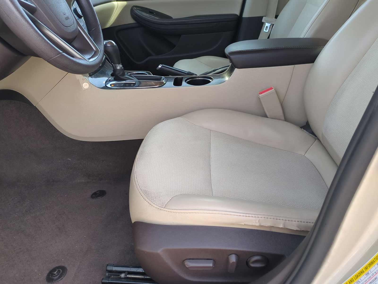 Thumbnail: 2015 Chevrolet Malibu - 17