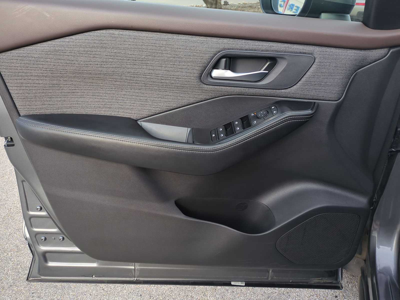 Thumbnail: 2023 Nissan Rogue - 21