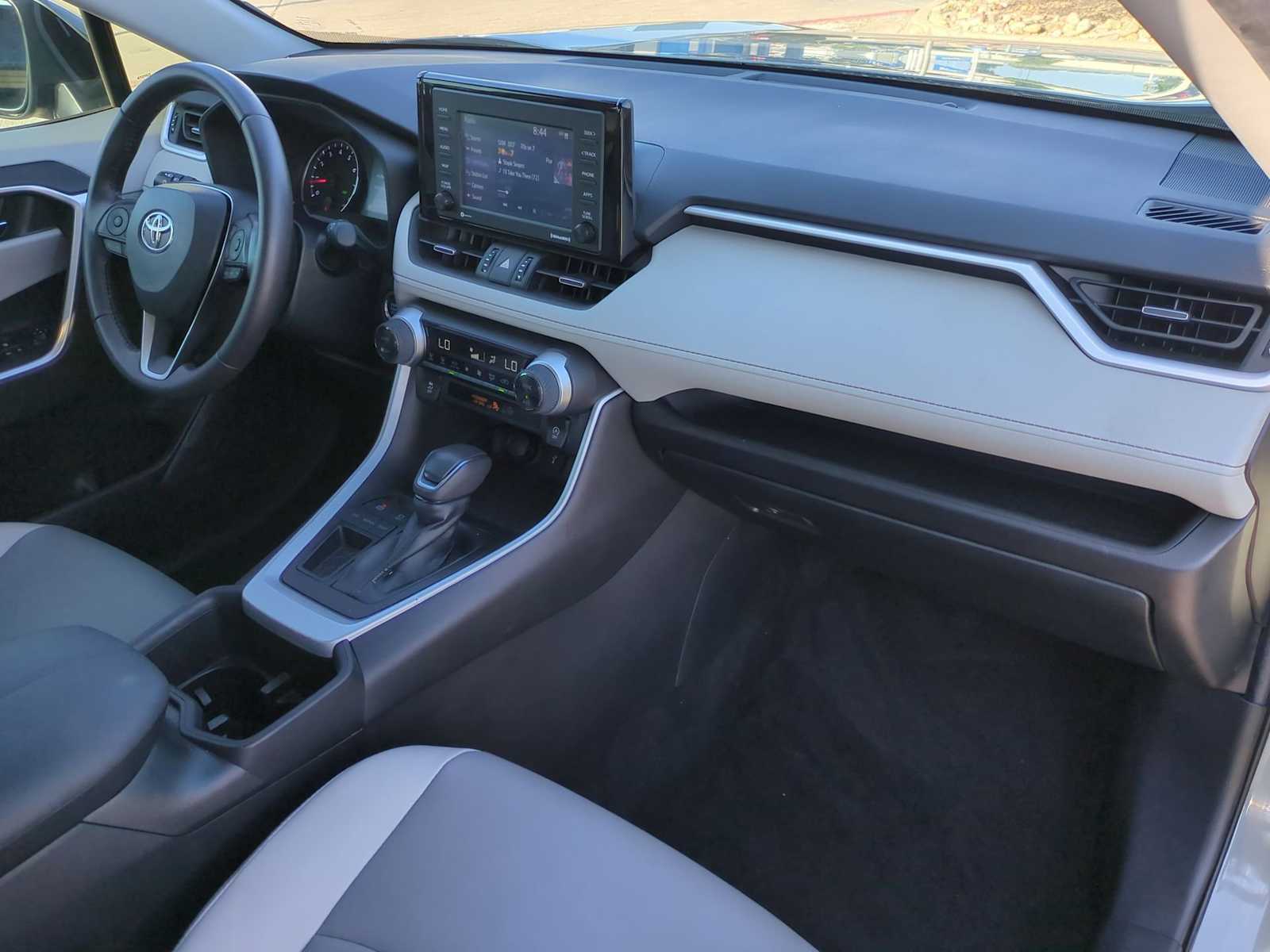 Thumbnail: 2022 Toyota RAV4 - 28