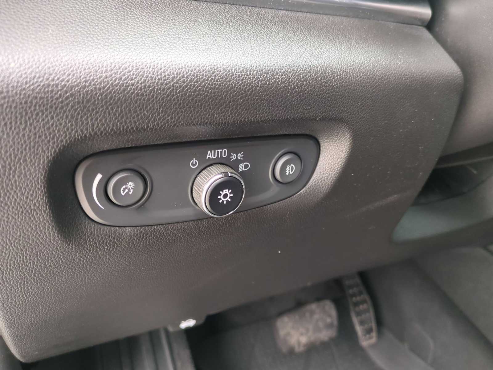 Thumbnail: 2021 Chevrolet Traverse - 35