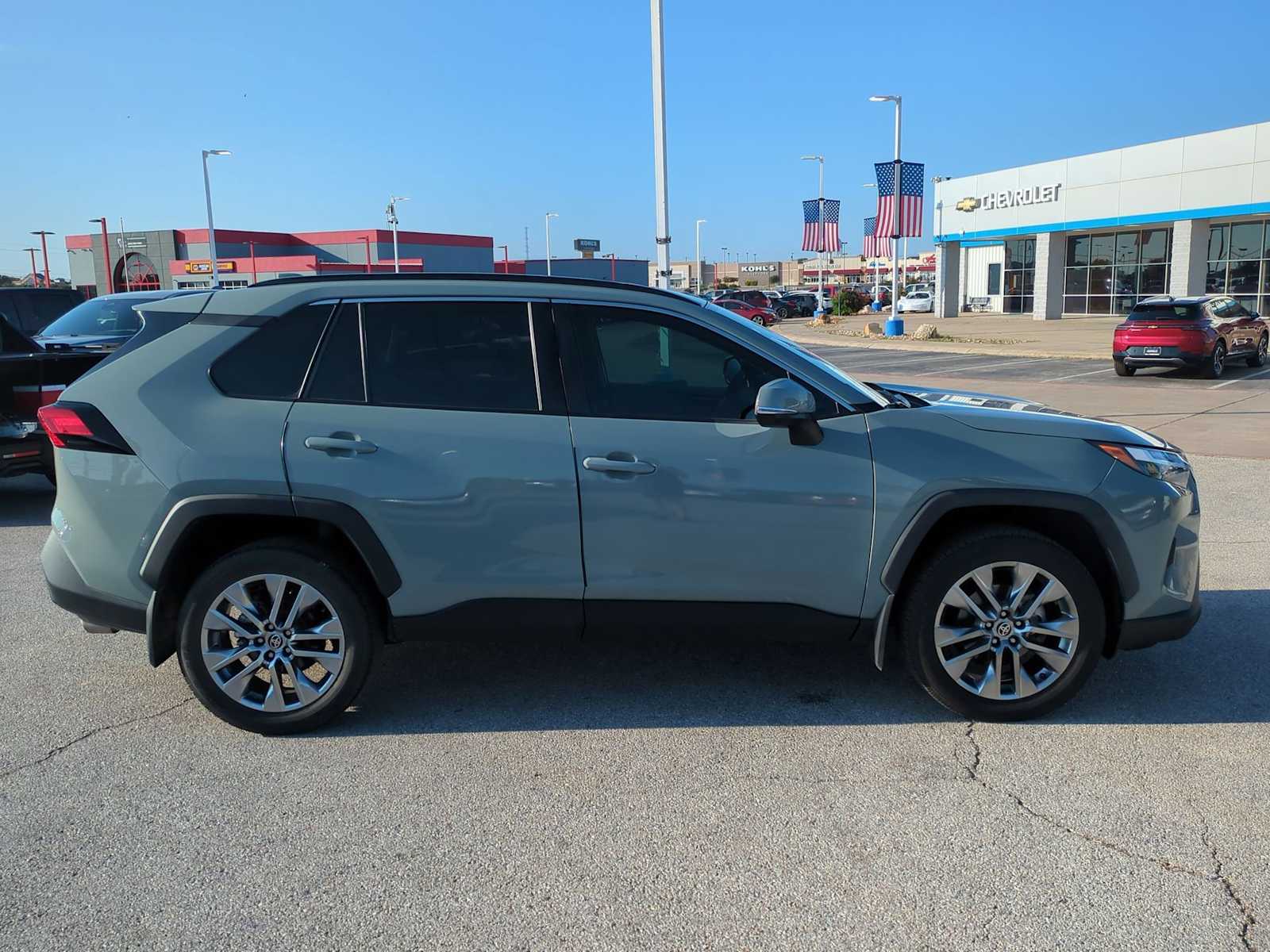 Thumbnail: 2022 Toyota RAV4 - 9