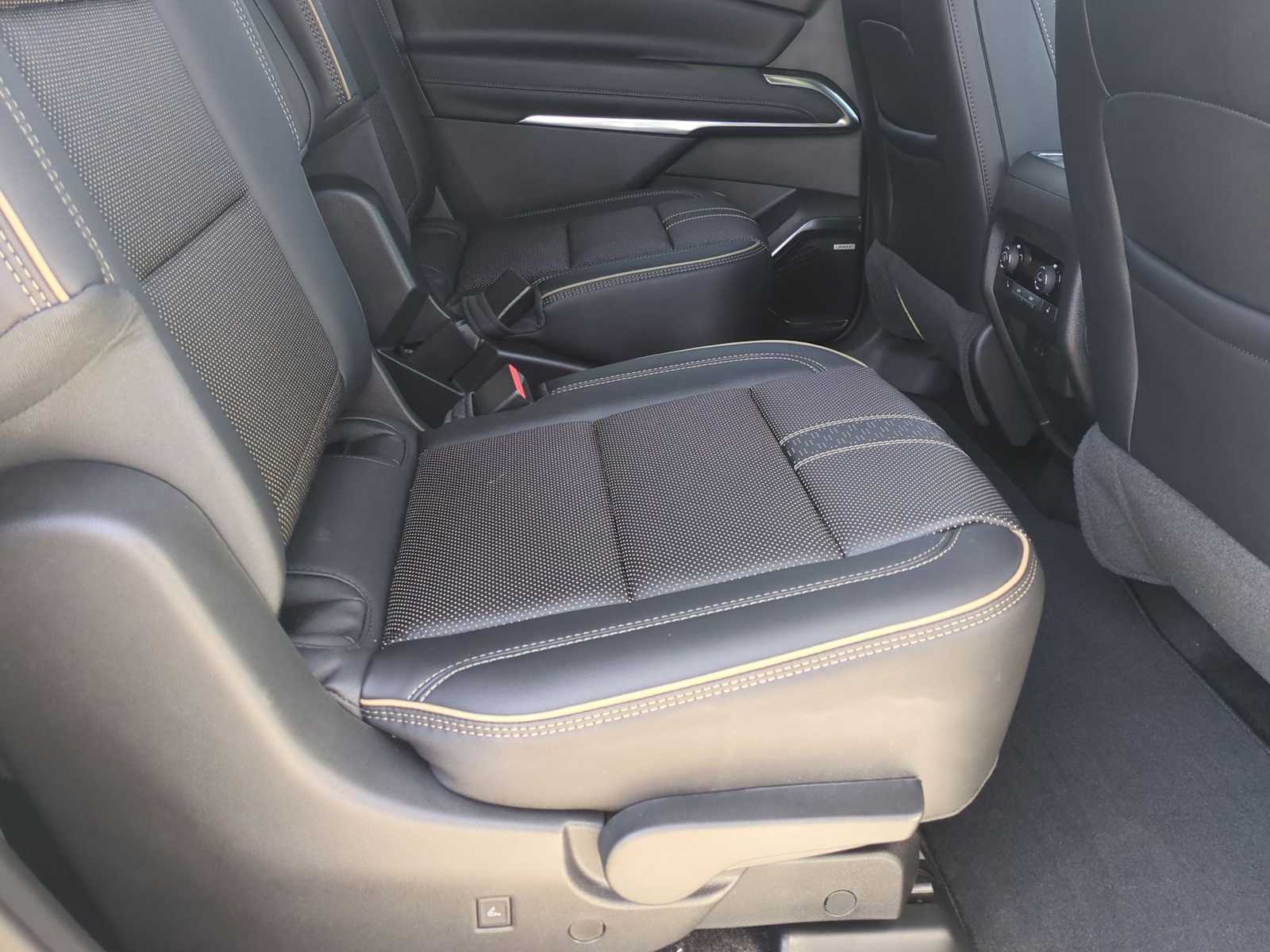 Thumbnail: 2026 Chevrolet Traverse - 28