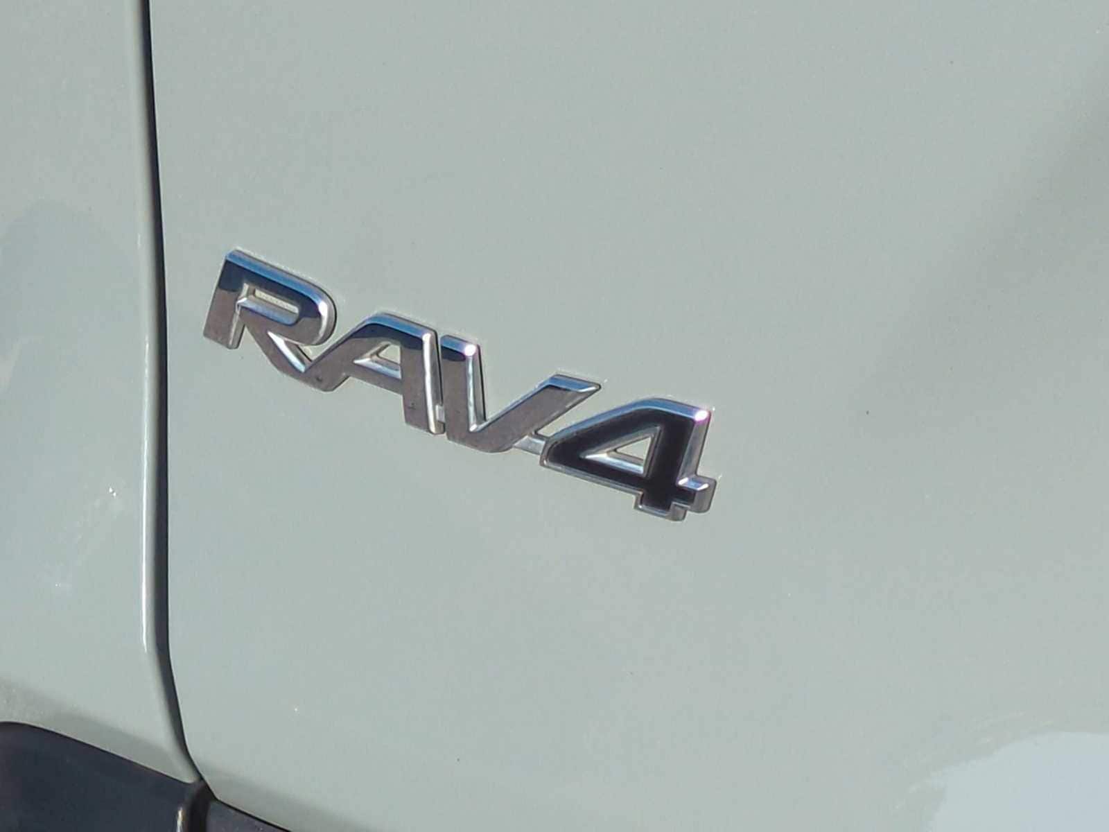 Thumbnail: 2022 Toyota RAV4 - 31