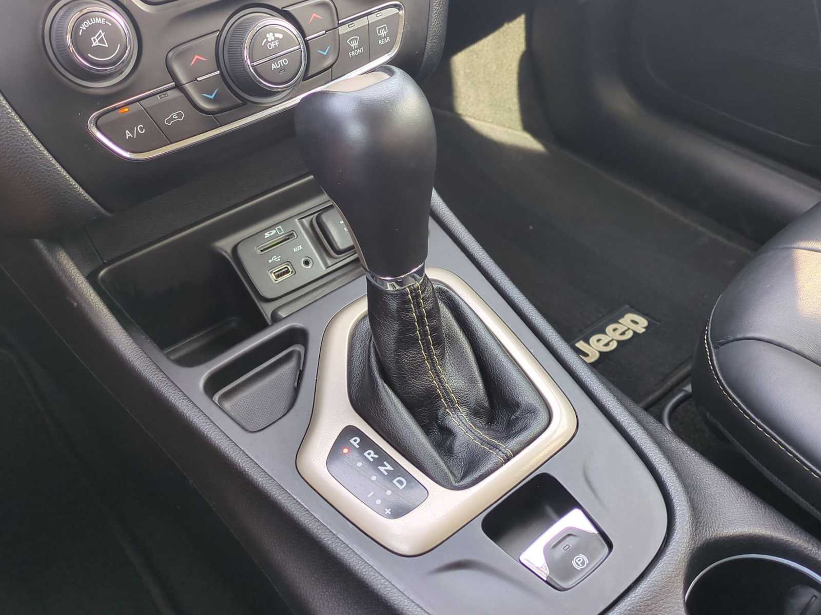 Thumbnail: 2016 Jeep Cherokee - 16