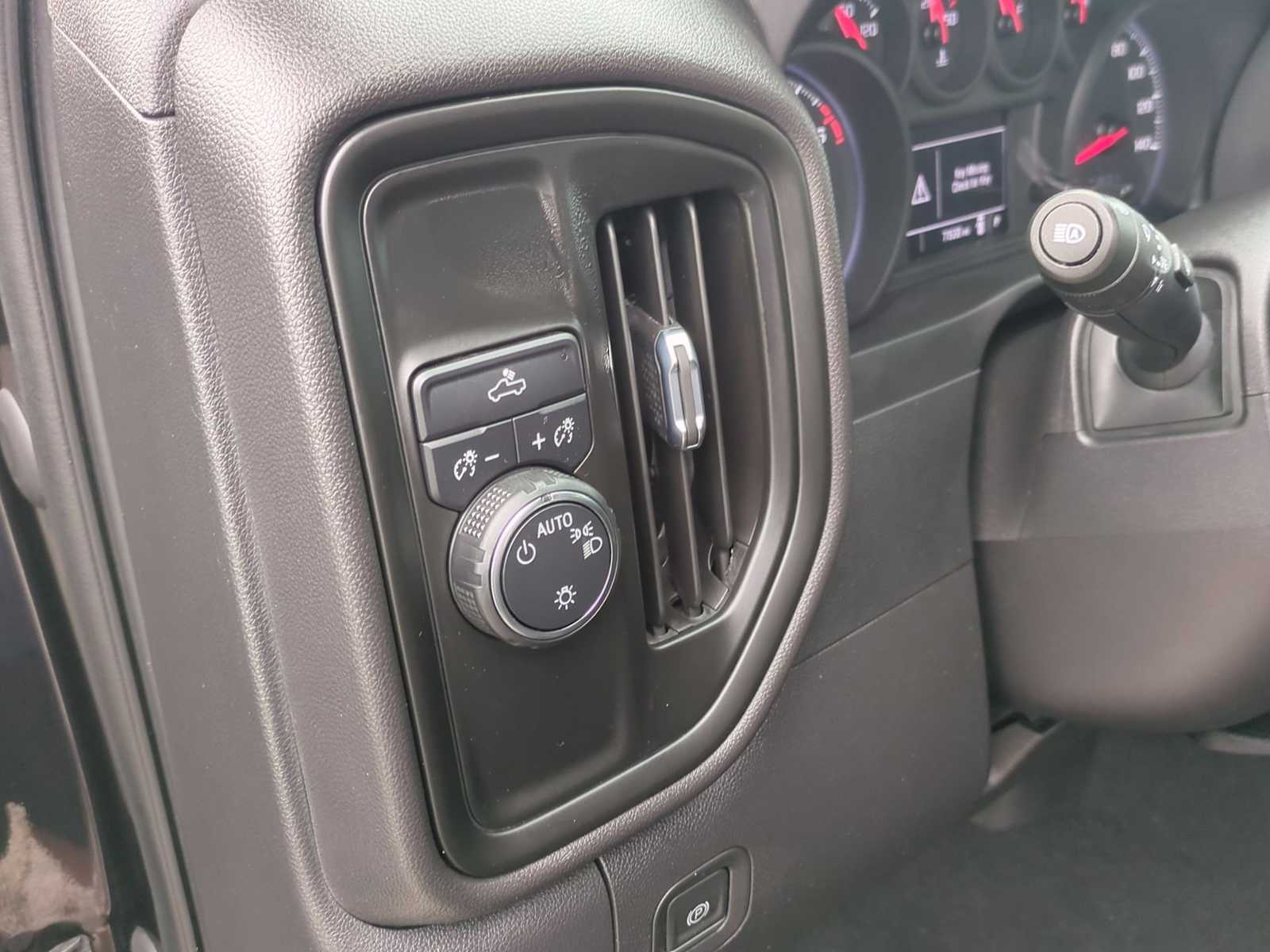 Thumbnail: 2023 Chevrolet Silverado 1500 - 33