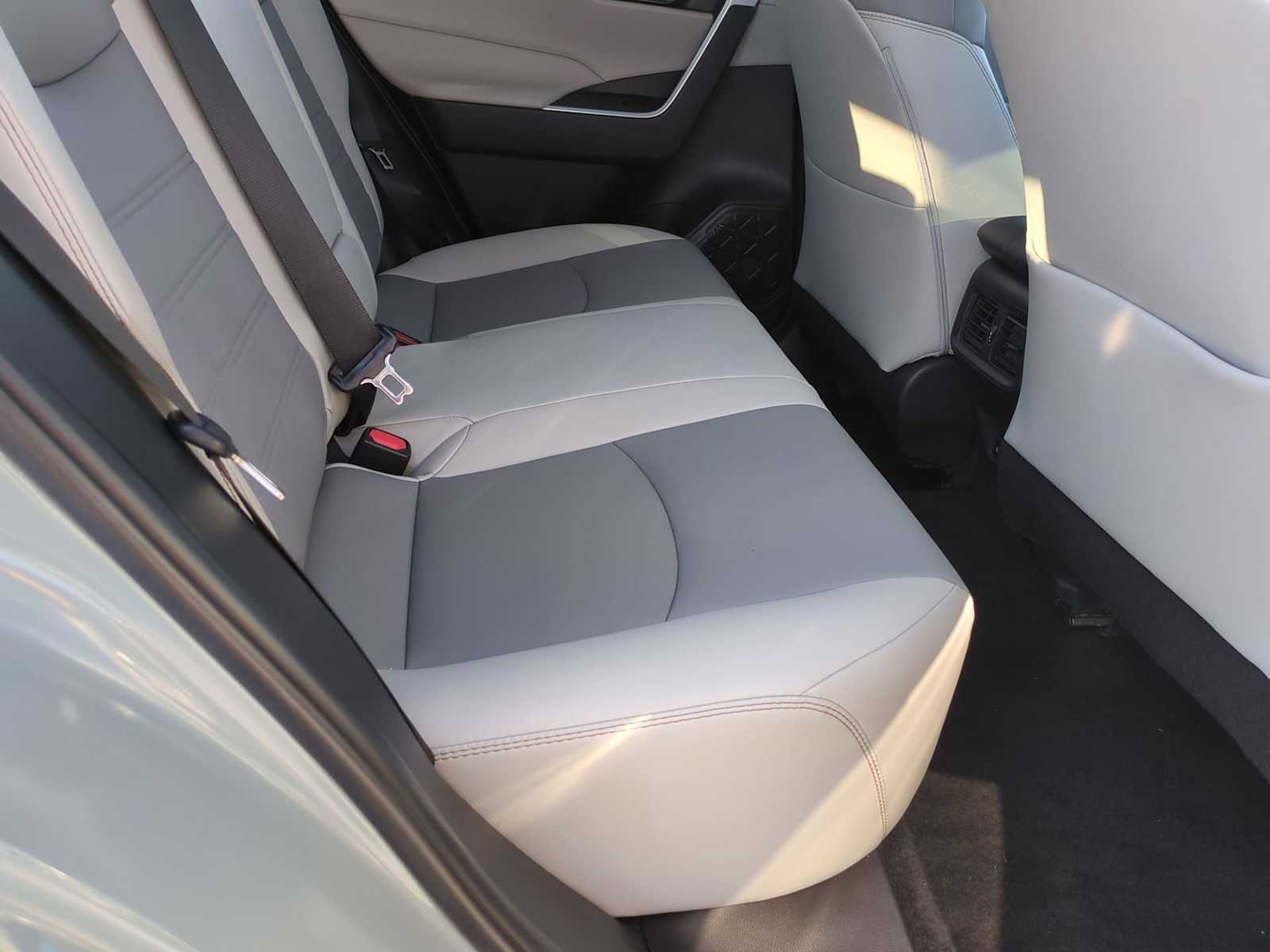 Thumbnail: 2022 Toyota RAV4 - 26