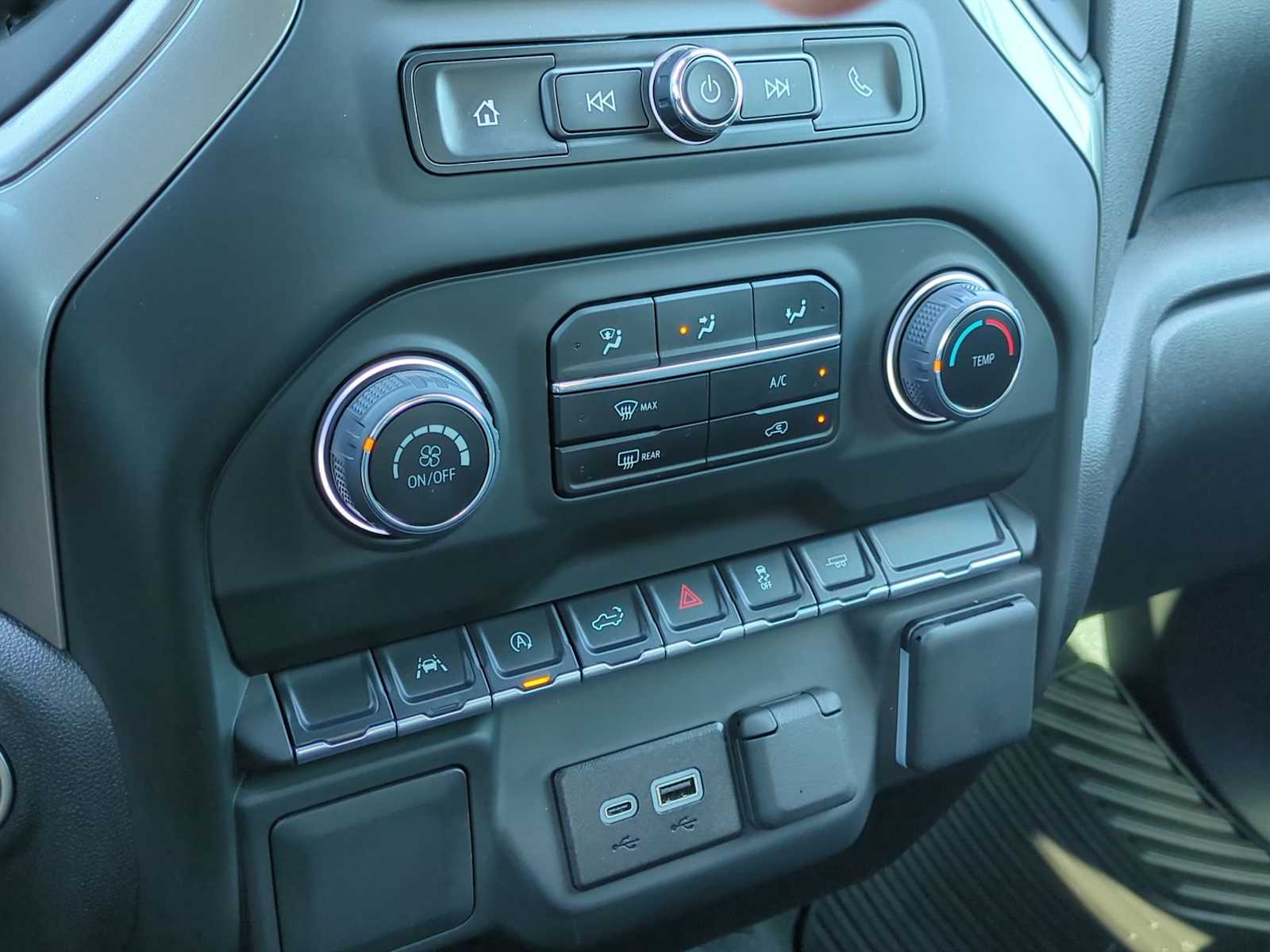 Thumbnail: 2025 Chevrolet Silverado 1500 - 17