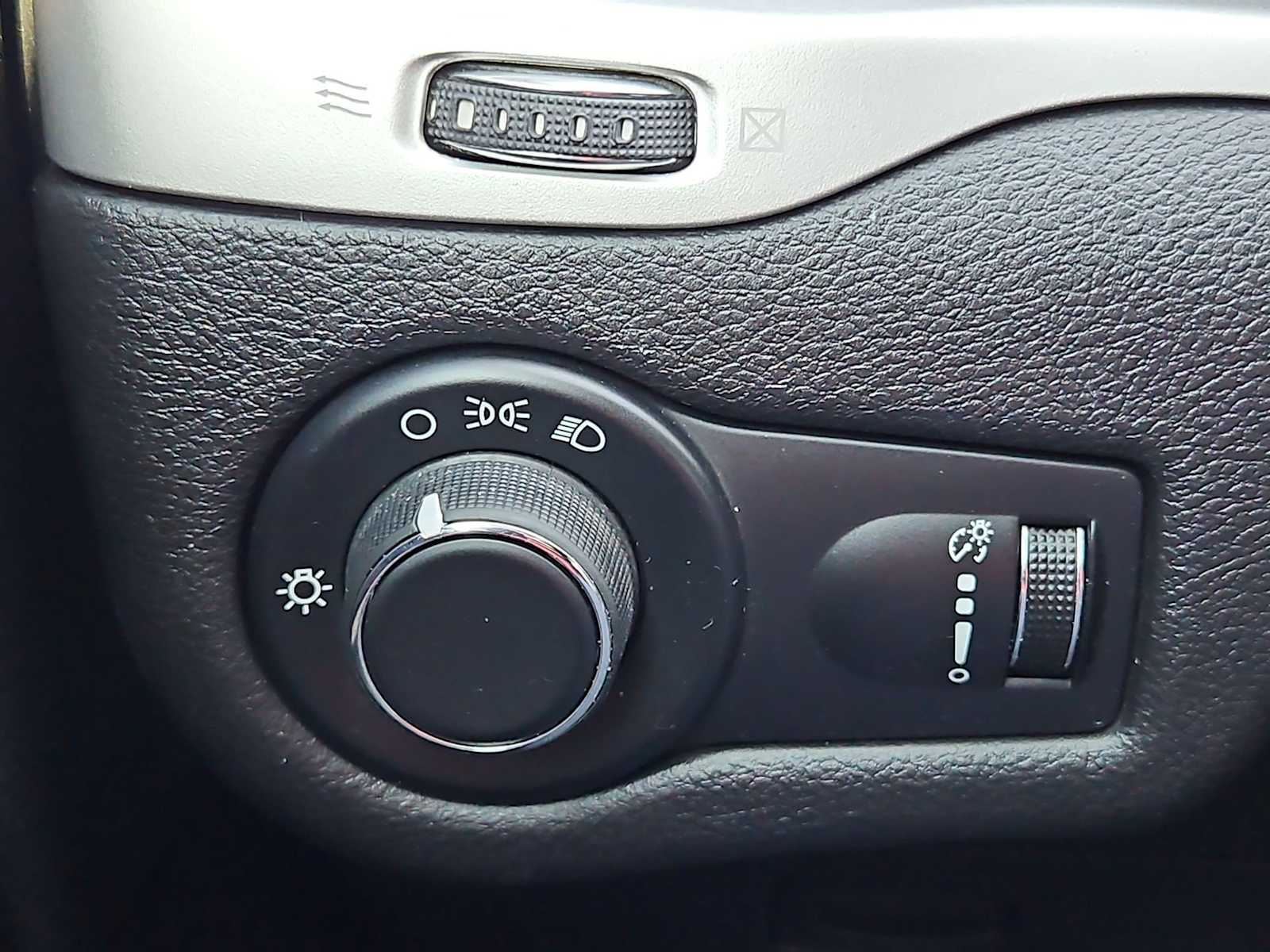 Thumbnail: 2016 Jeep Cherokee - 16