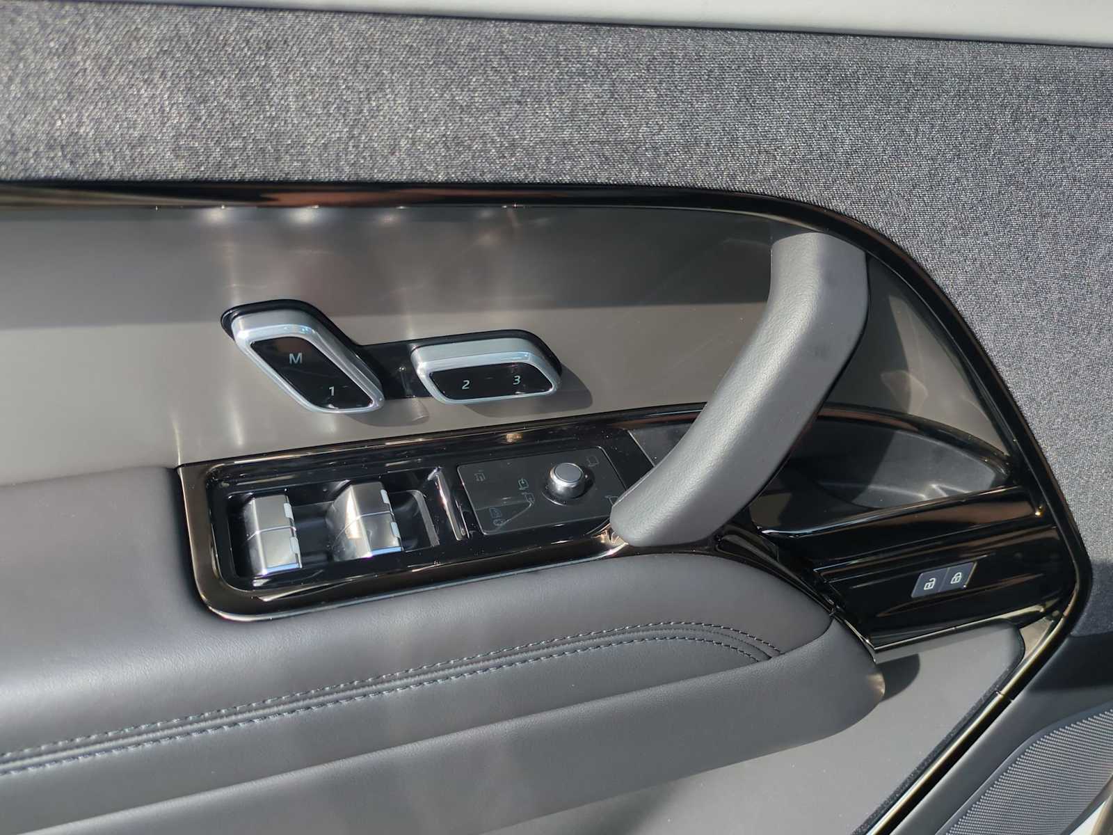 Thumbnail: 2025 Land Rover Range Rover Sport - 23