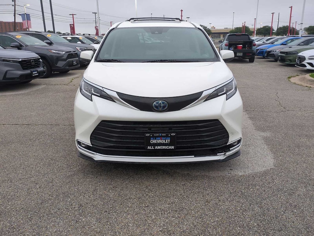 Used 2021 Toyota Sienna XLE