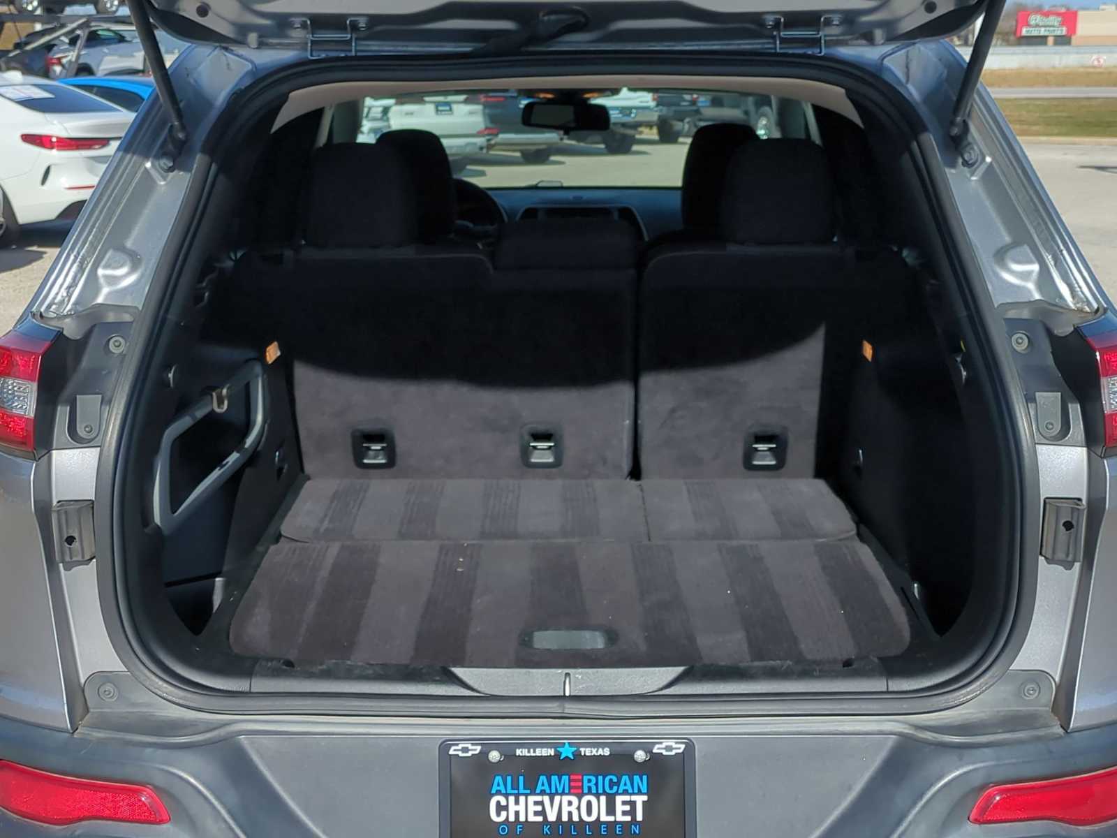 Thumbnail: 2017 Jeep Cherokee - 24