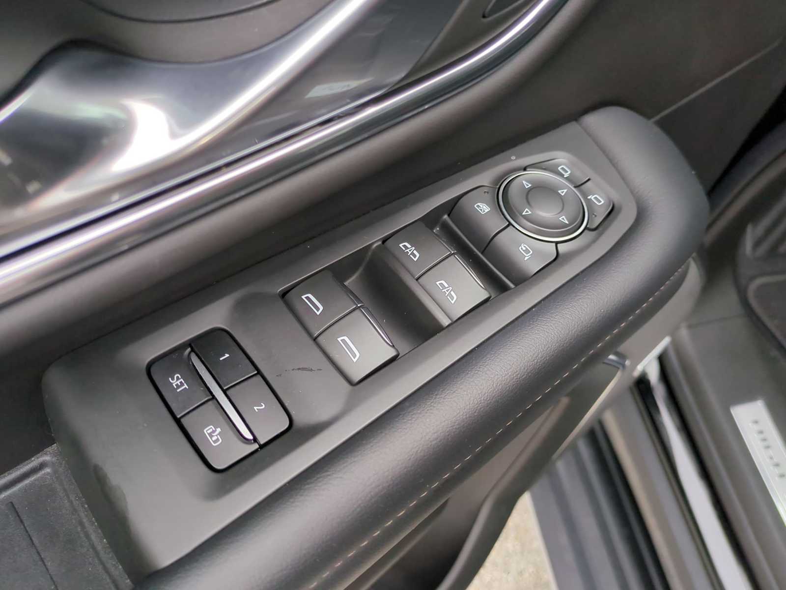 Thumbnail: 2022 Chevrolet Tahoe - 24