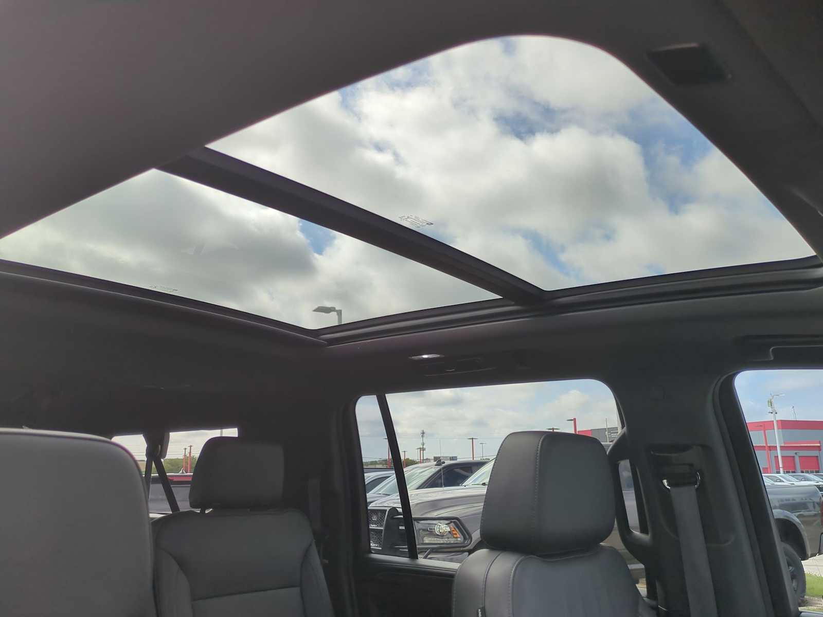 2021 Chevrolet Suburban LT 18