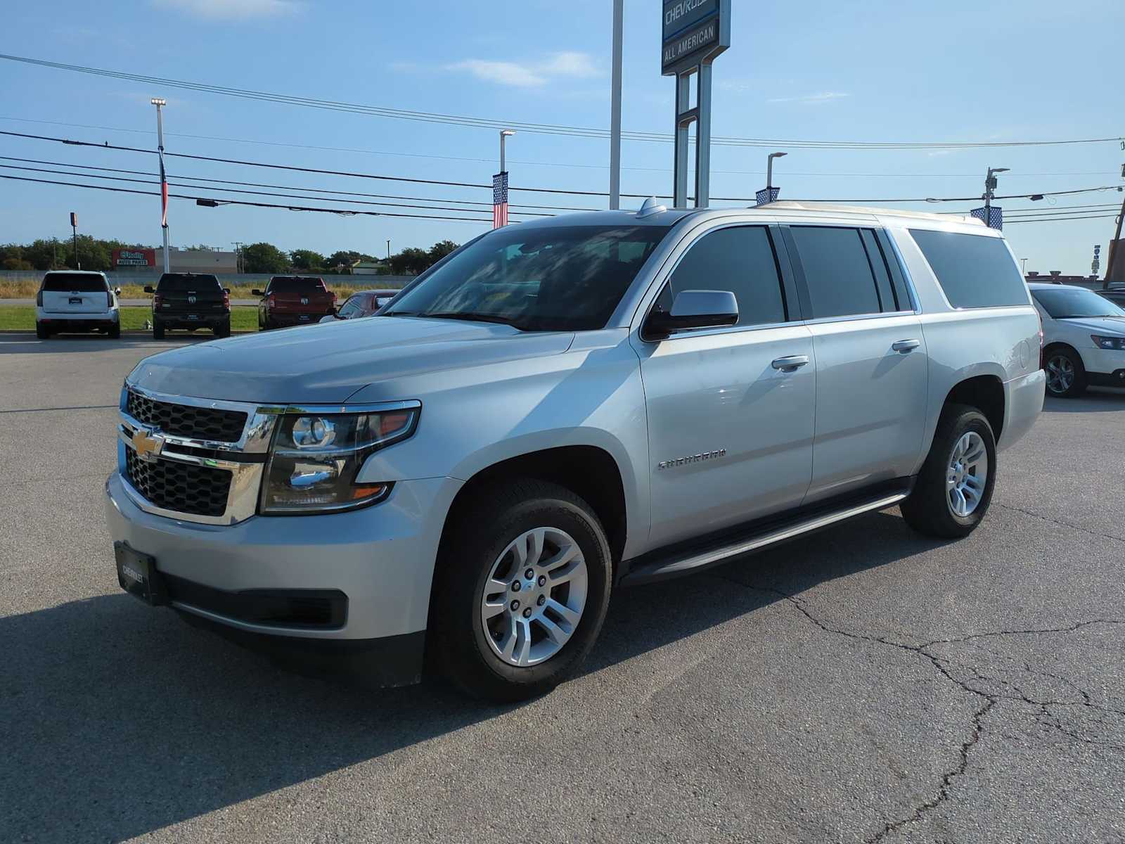 Thumbnail: 2019 Chevrolet Suburban - 4