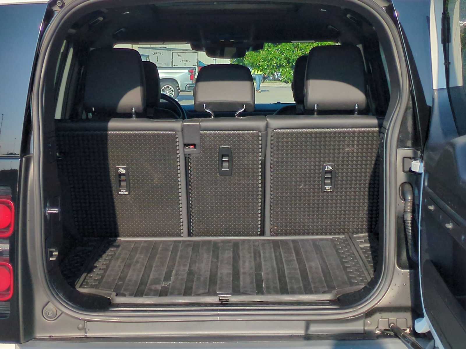 Thumbnail: 2023 Land Rover Defender - 27