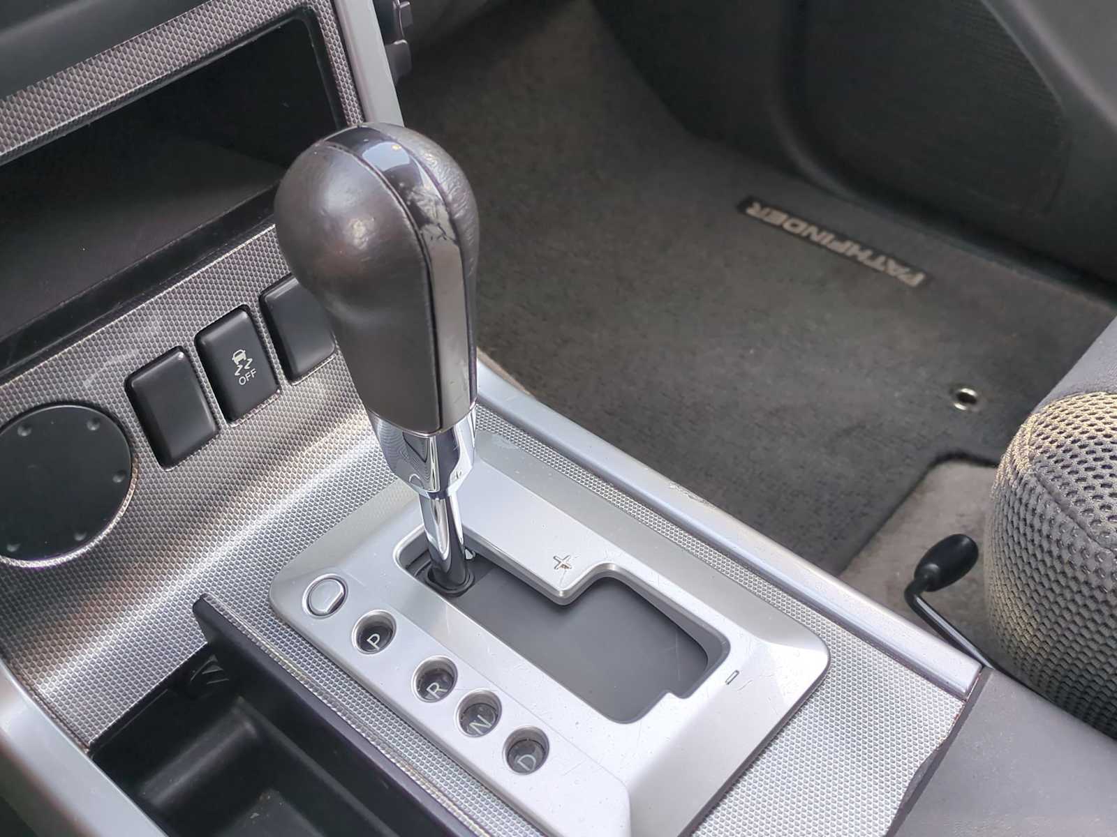 Thumbnail: 2012 Nissan Pathfinder - 15