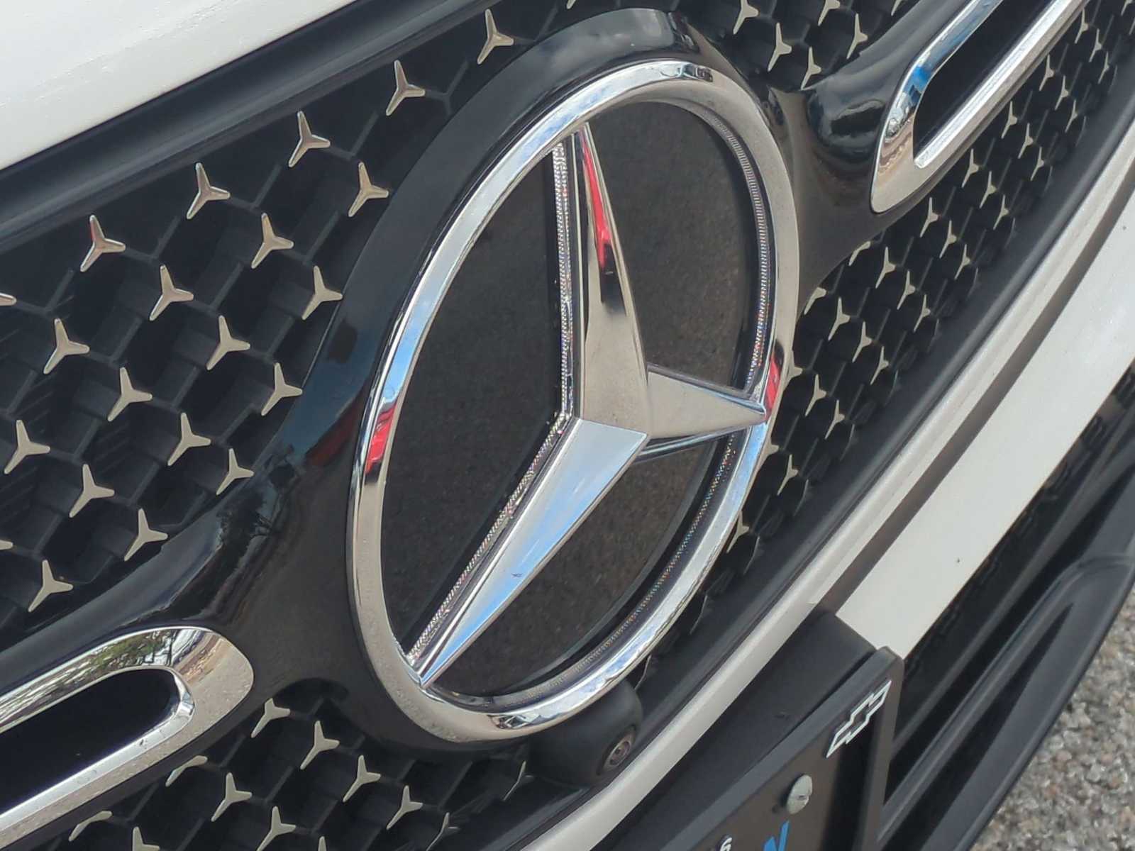 Thumbnail: 2025 Mercedes-Benz GLC - 32