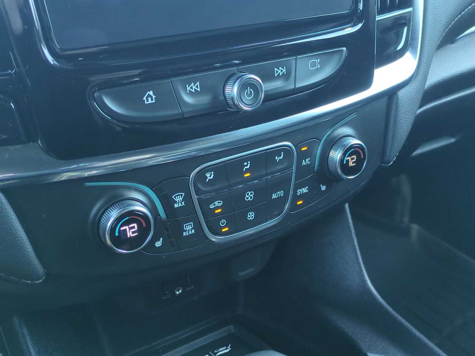 Thumbnail: 2023 Chevrolet Traverse - 18