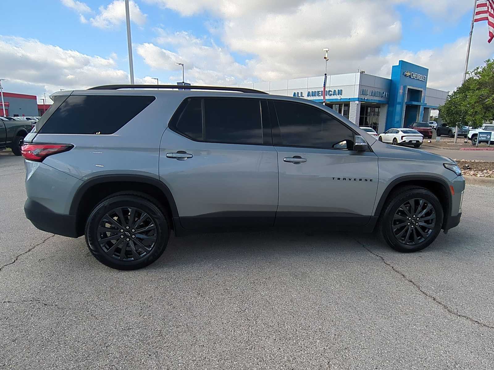 Thumbnail: 2023 Chevrolet Traverse - 9