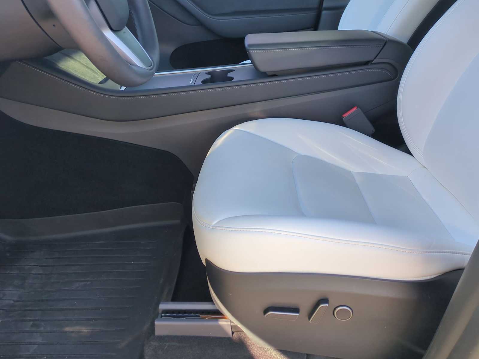 Thumbnail: 2023 Tesla Model Y - 18