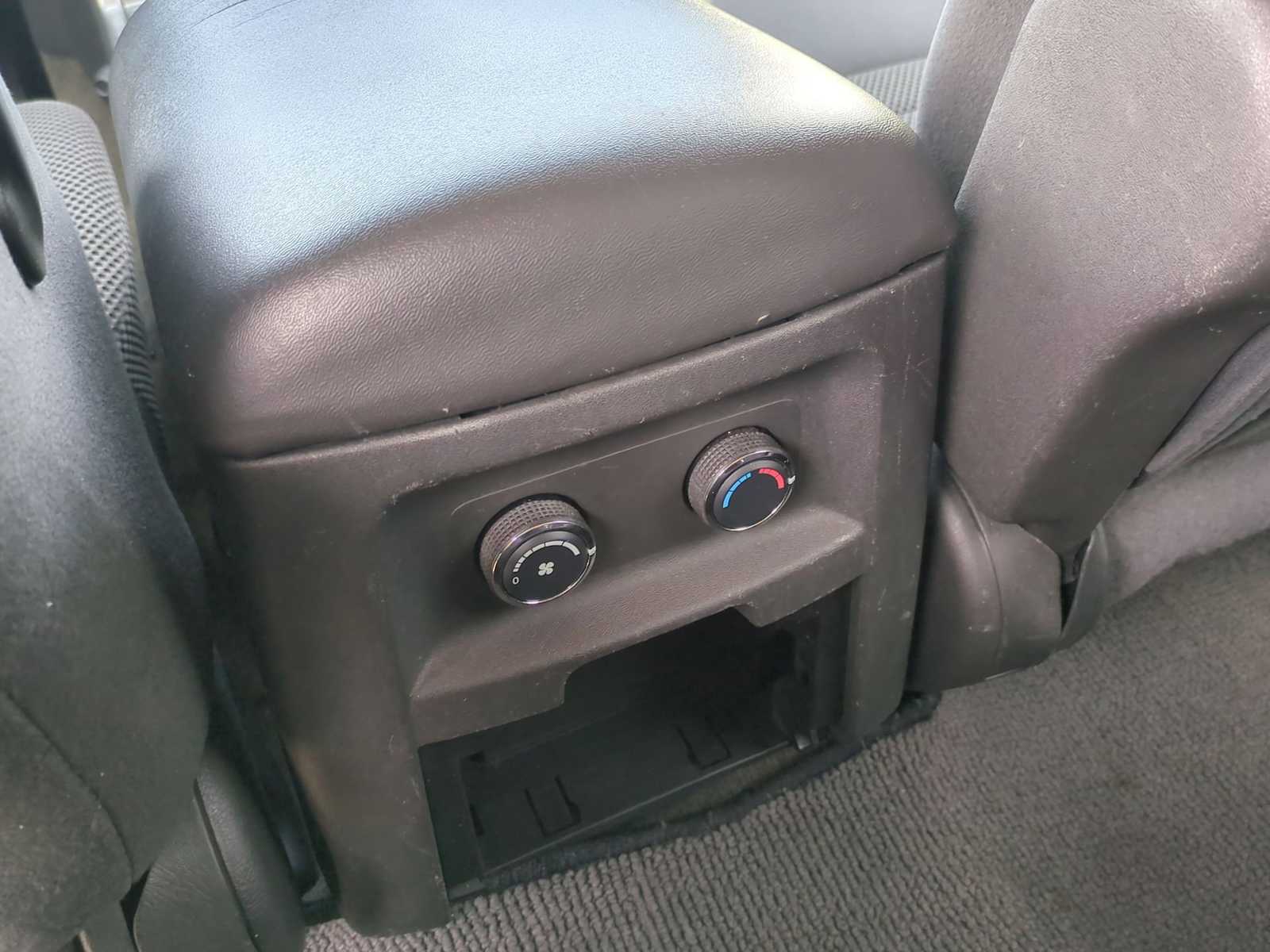 Thumbnail: 2012 Nissan Pathfinder - 19