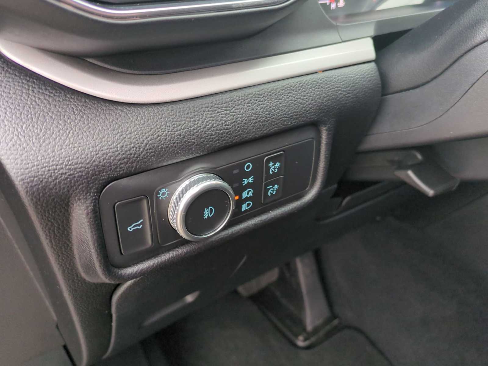 Thumbnail: 2021 Ford Explorer - 34