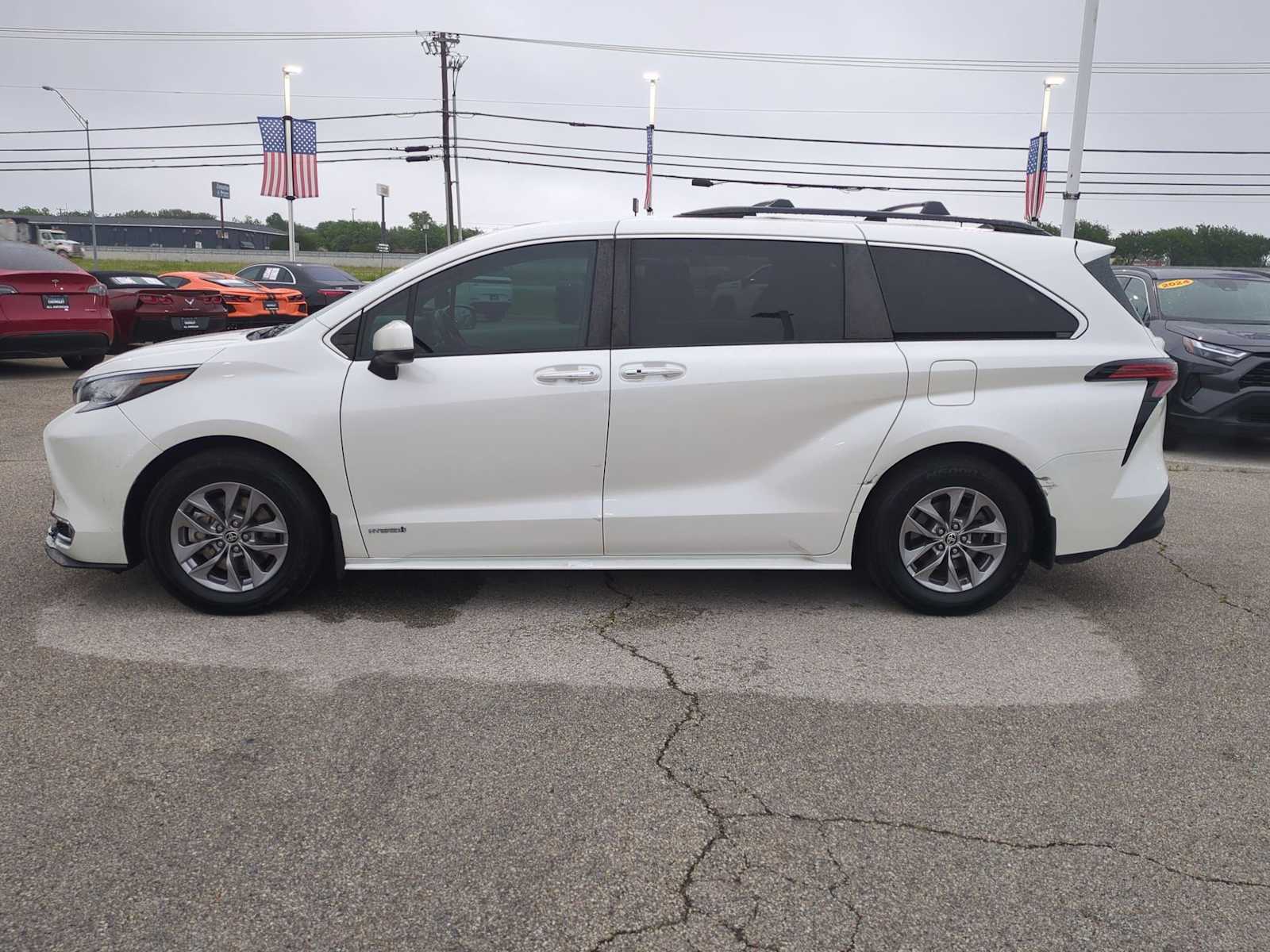 Thumbnail: 2021 Toyota Sienna - 5