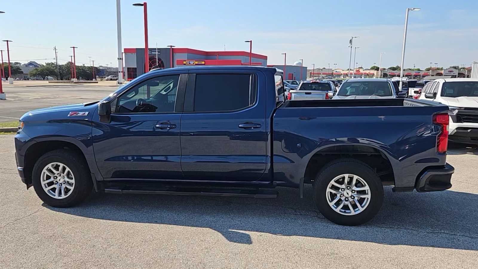 Thumbnail: 2022 Chevrolet Silverado 1500 - 5