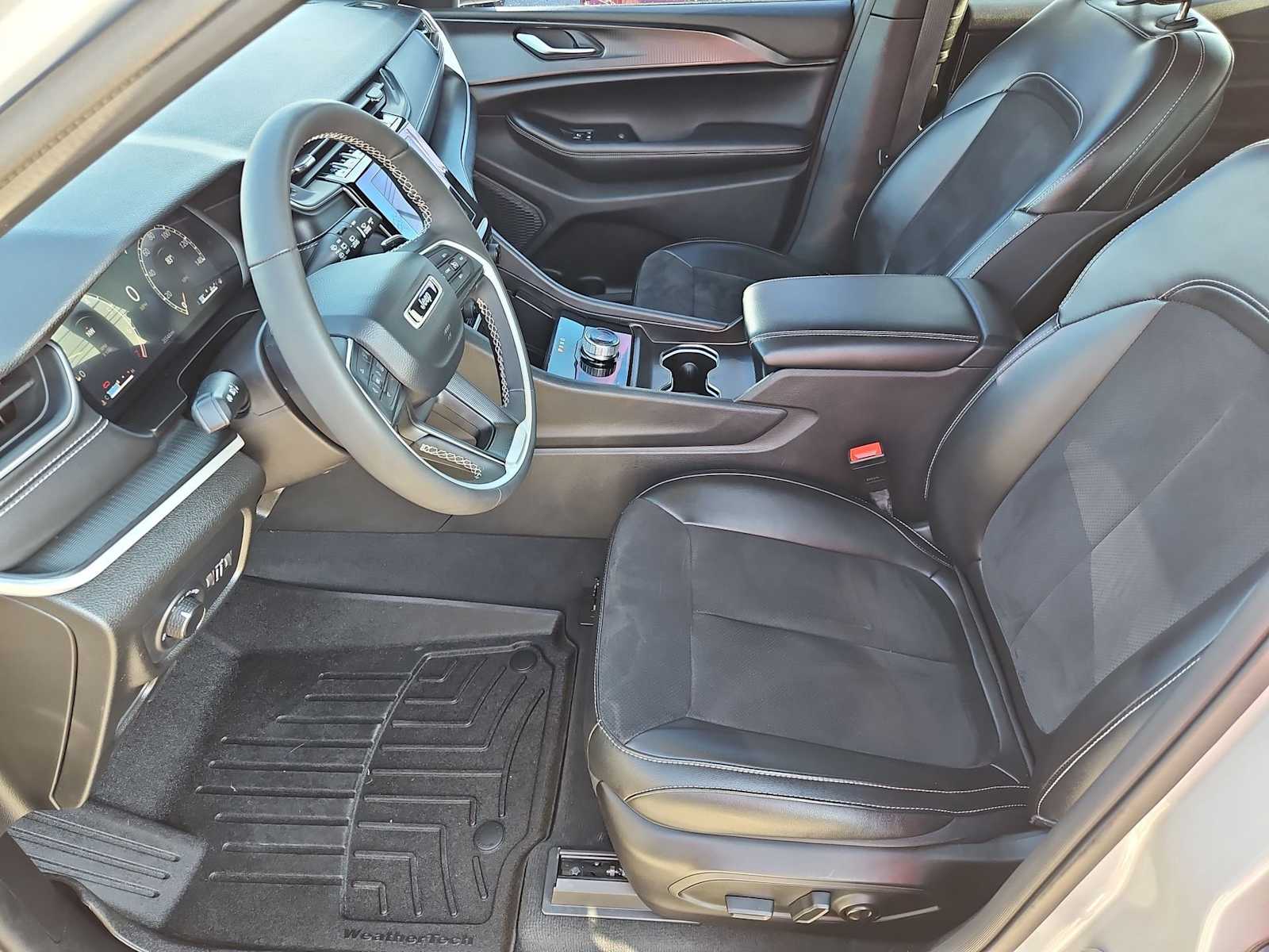 Thumbnail: 2024 Jeep Grand Cherokee L - 18