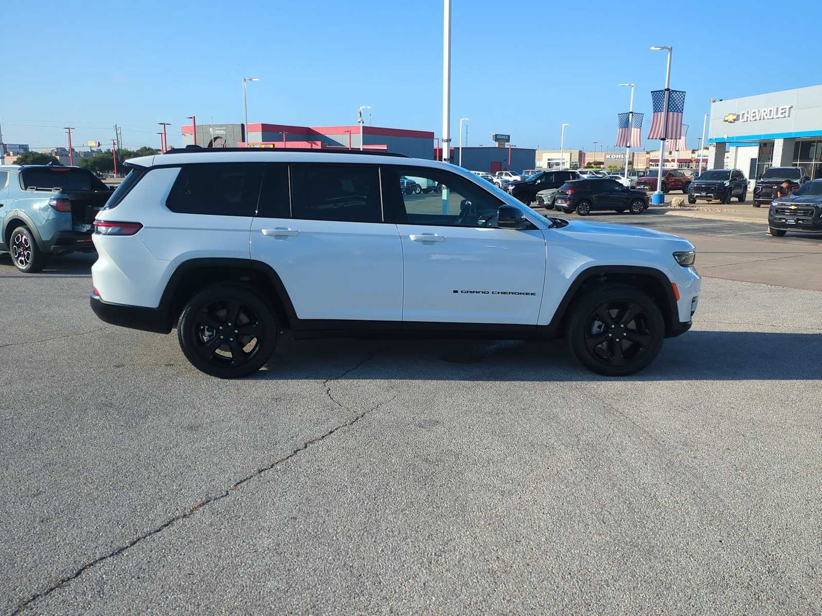 Thumbnail: 2023 Jeep Grand Cherokee L - 9