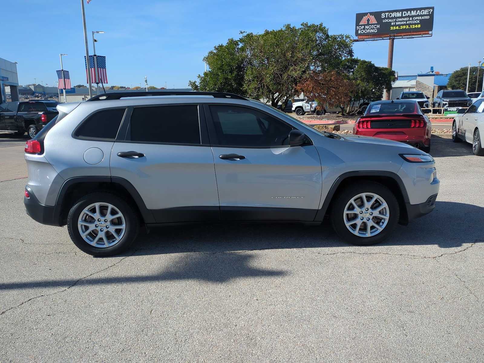 Thumbnail: 2017 Jeep Cherokee - 9