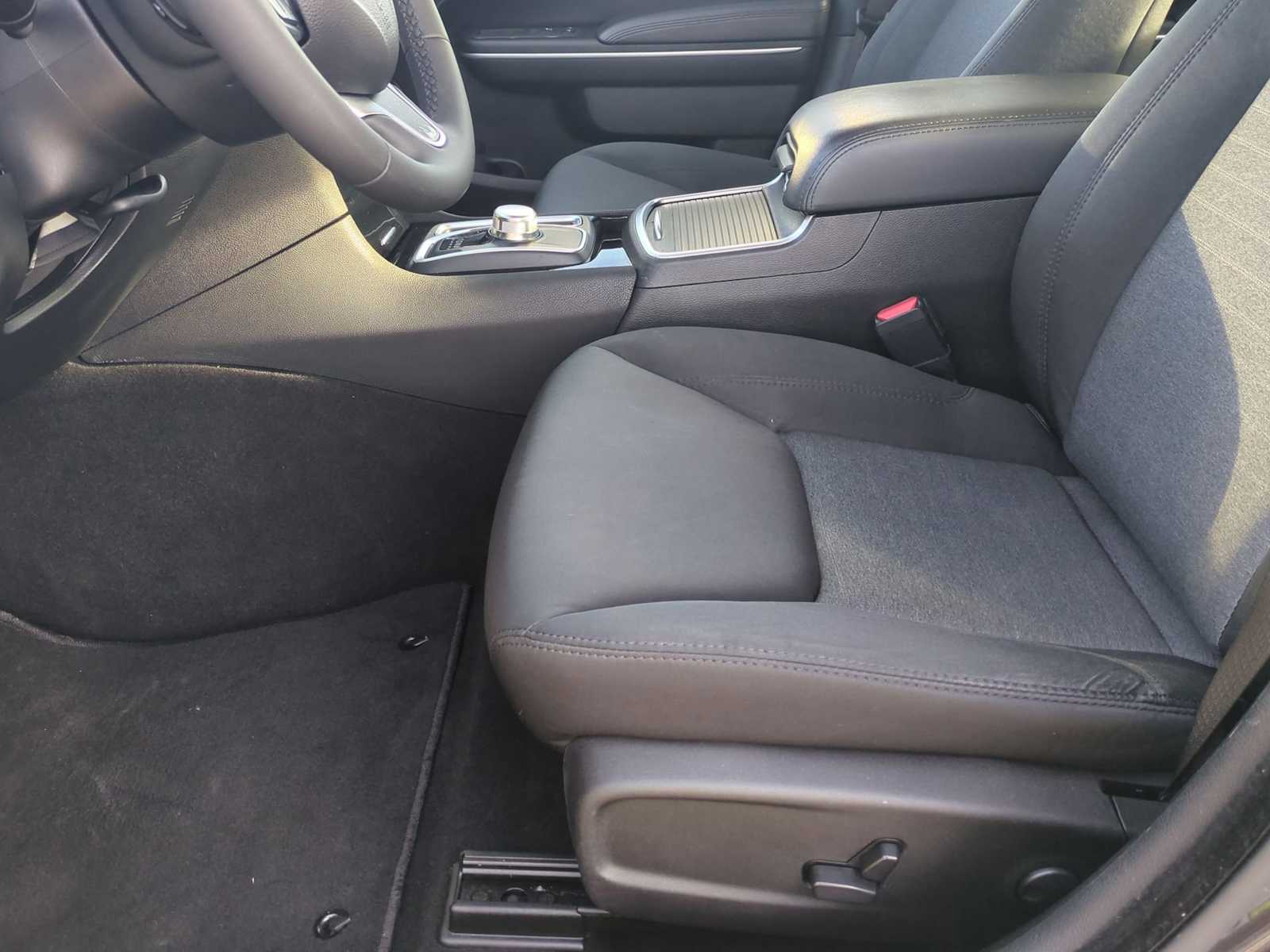 Thumbnail: 2023 Chrysler 300 - 18