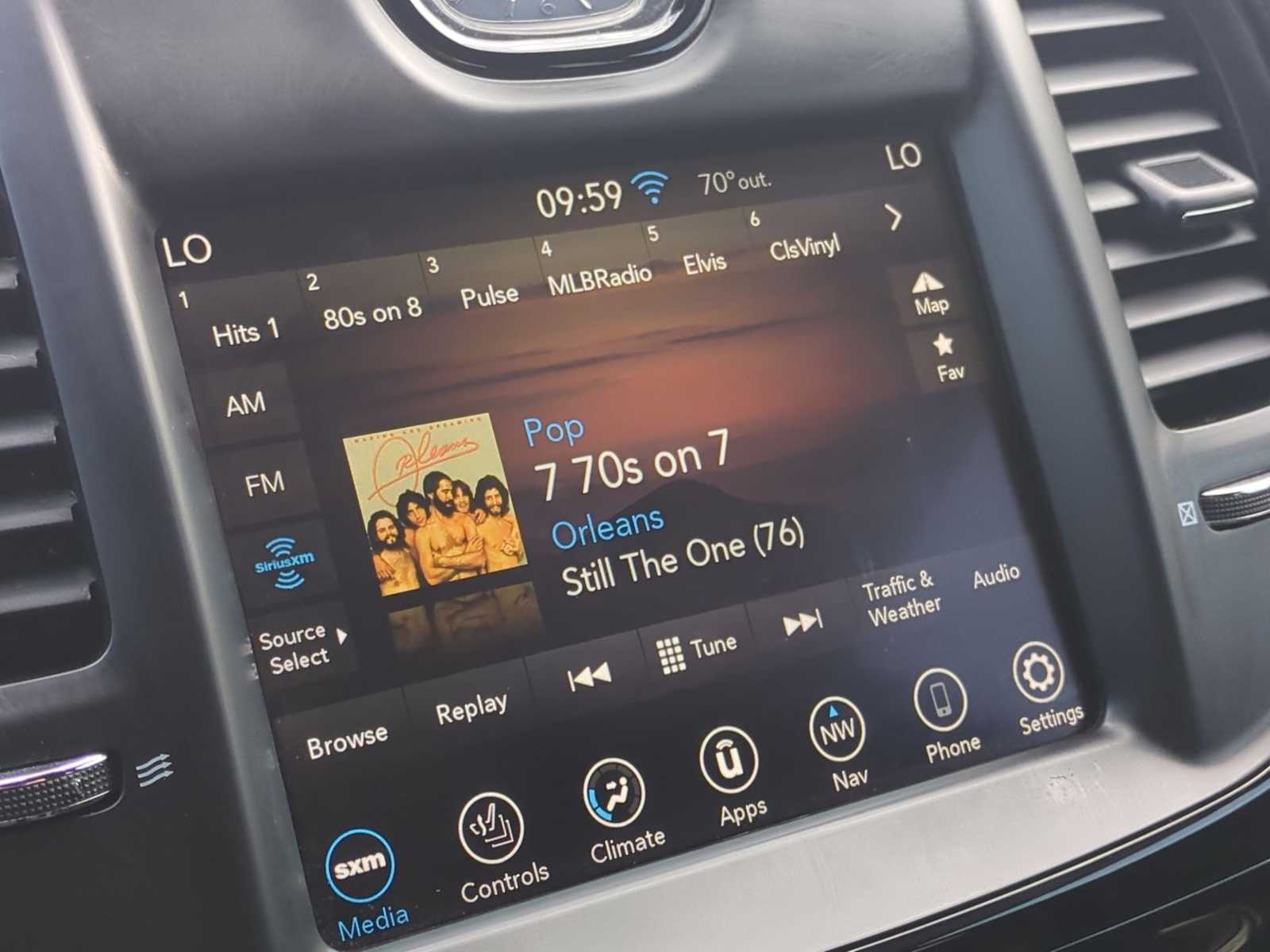 Thumbnail: 2022 Chrysler 300 - 13