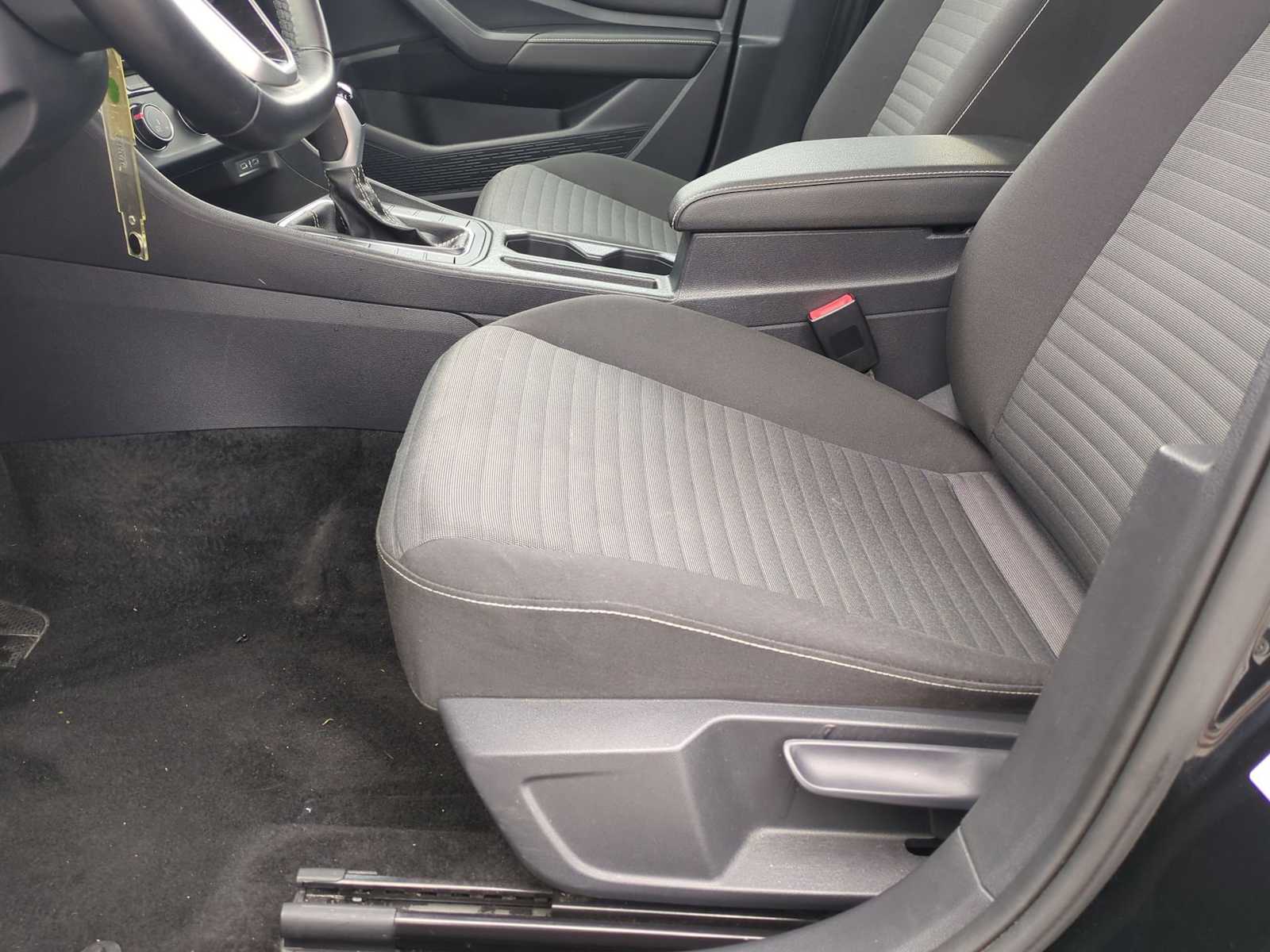 Thumbnail: 2024 Volkswagen Jetta - 17