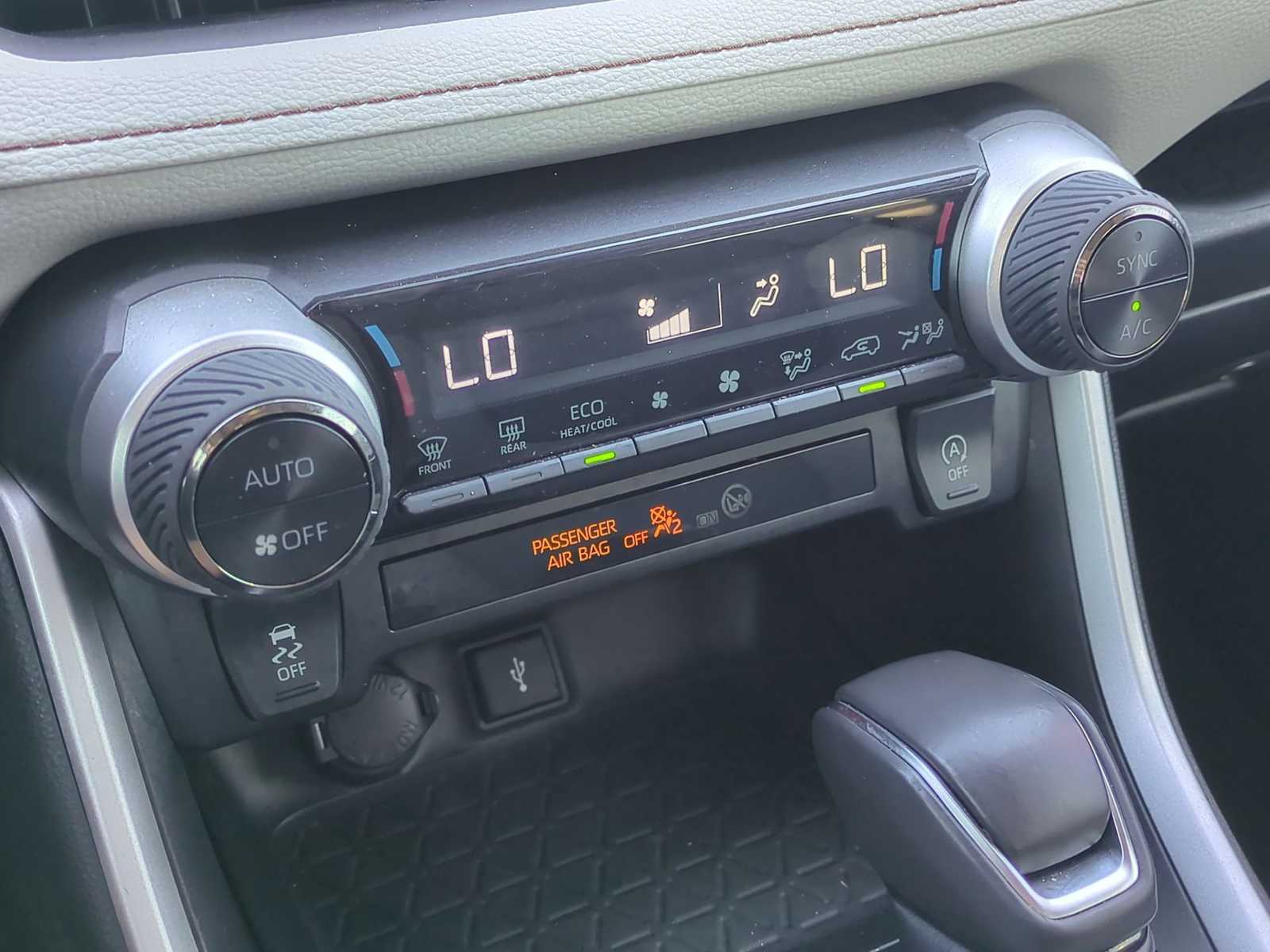 Thumbnail: 2022 Toyota RAV4 - 17