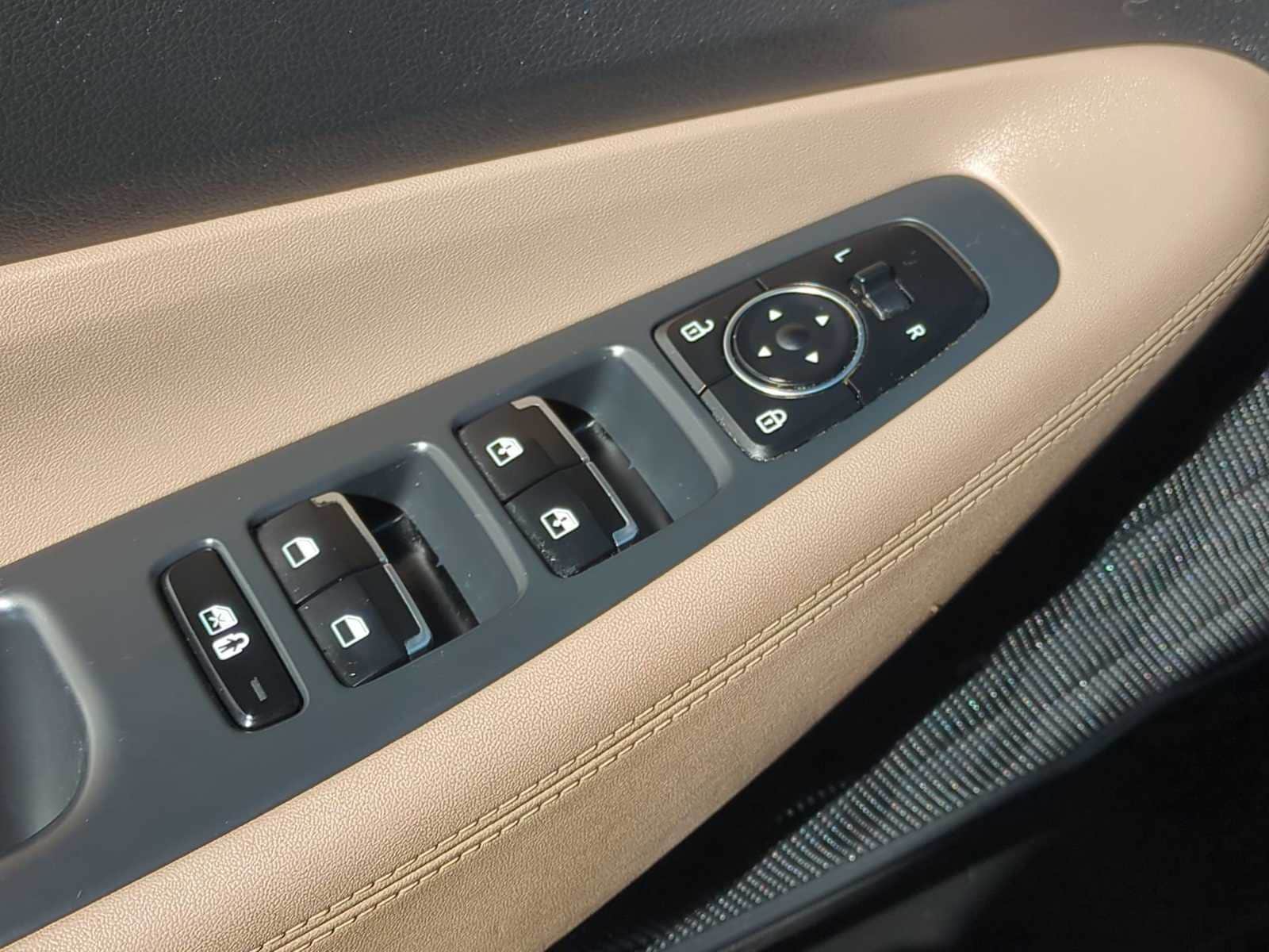 Thumbnail: 2022 Hyundai Santa Fe - 22