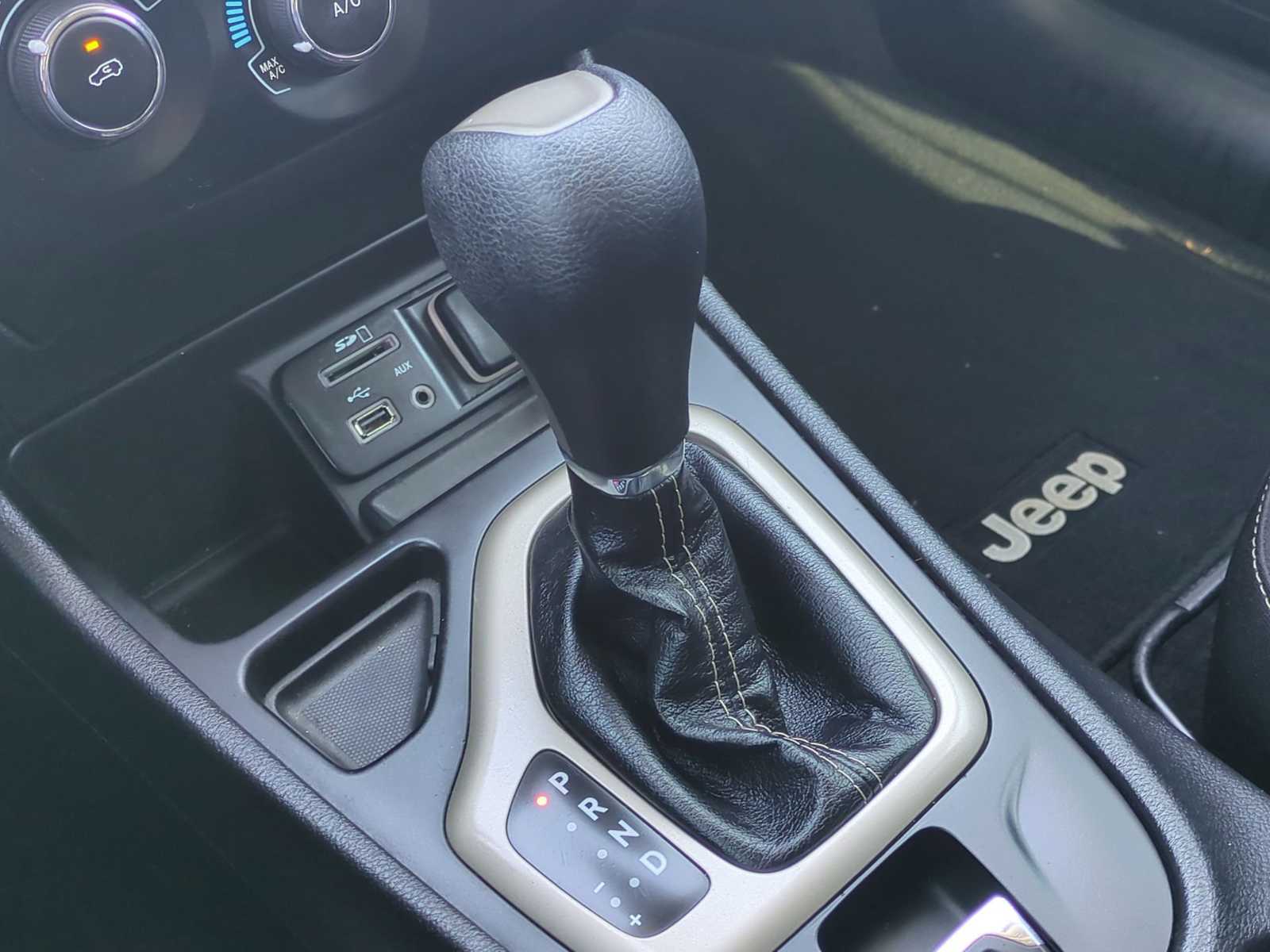 Thumbnail: 2017 Jeep Cherokee - 15