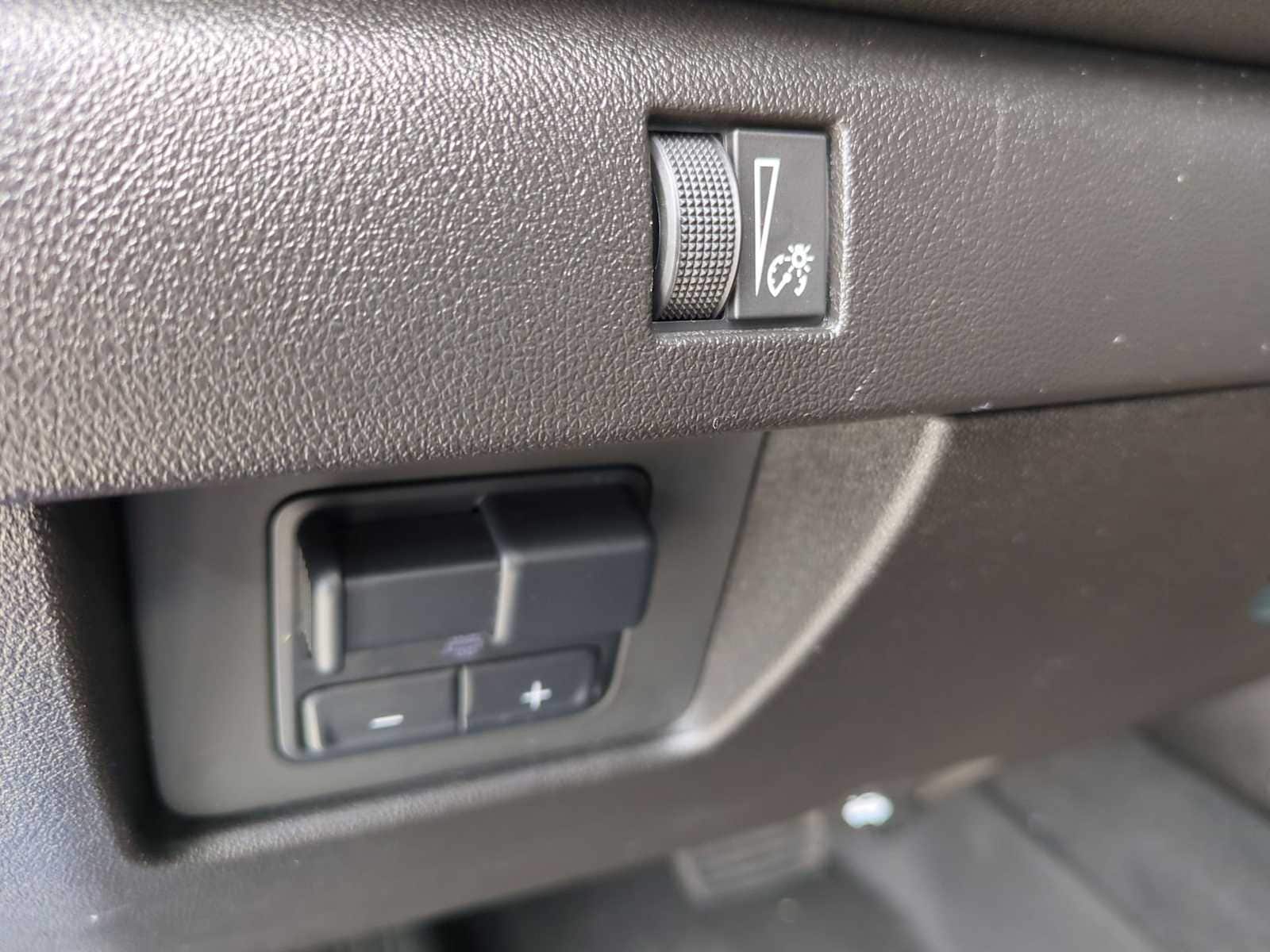 Thumbnail: 2024 Chevrolet Colorado - 35