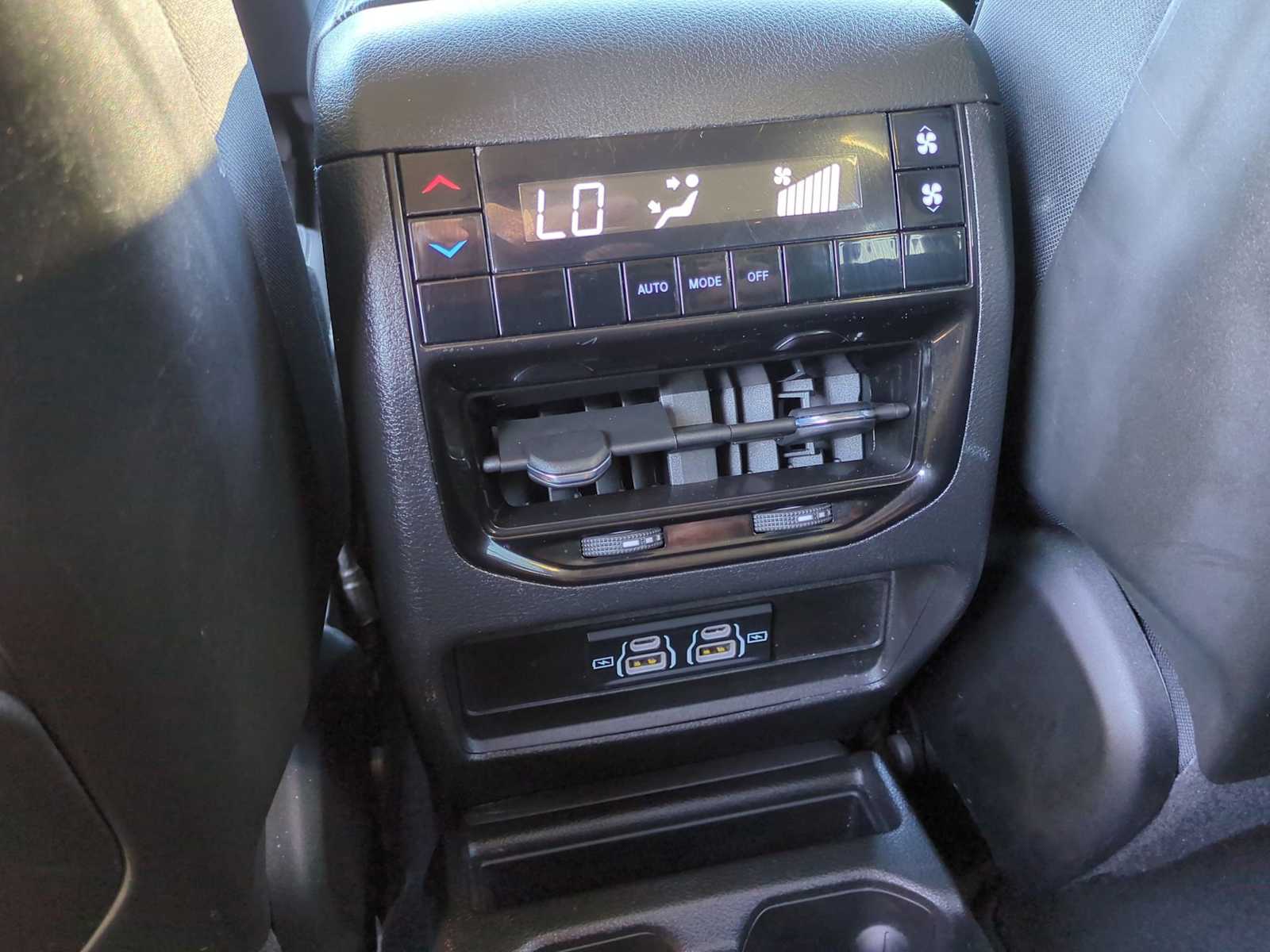 Thumbnail: 2023 Jeep Grand Cherokee L - 20