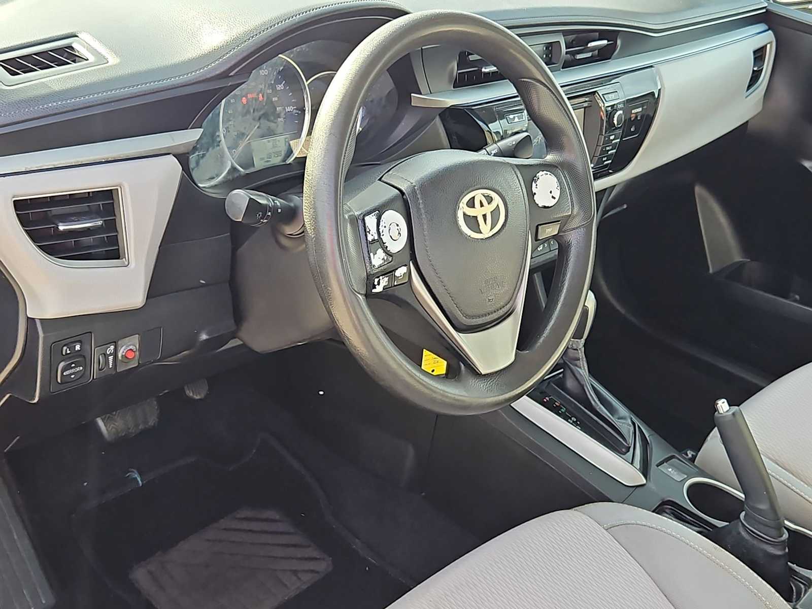 Thumbnail: 2015 Toyota Corolla - 10