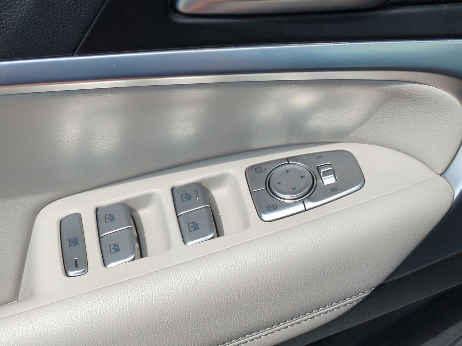 Thumbnail: 2023 Genesis G70 - 23