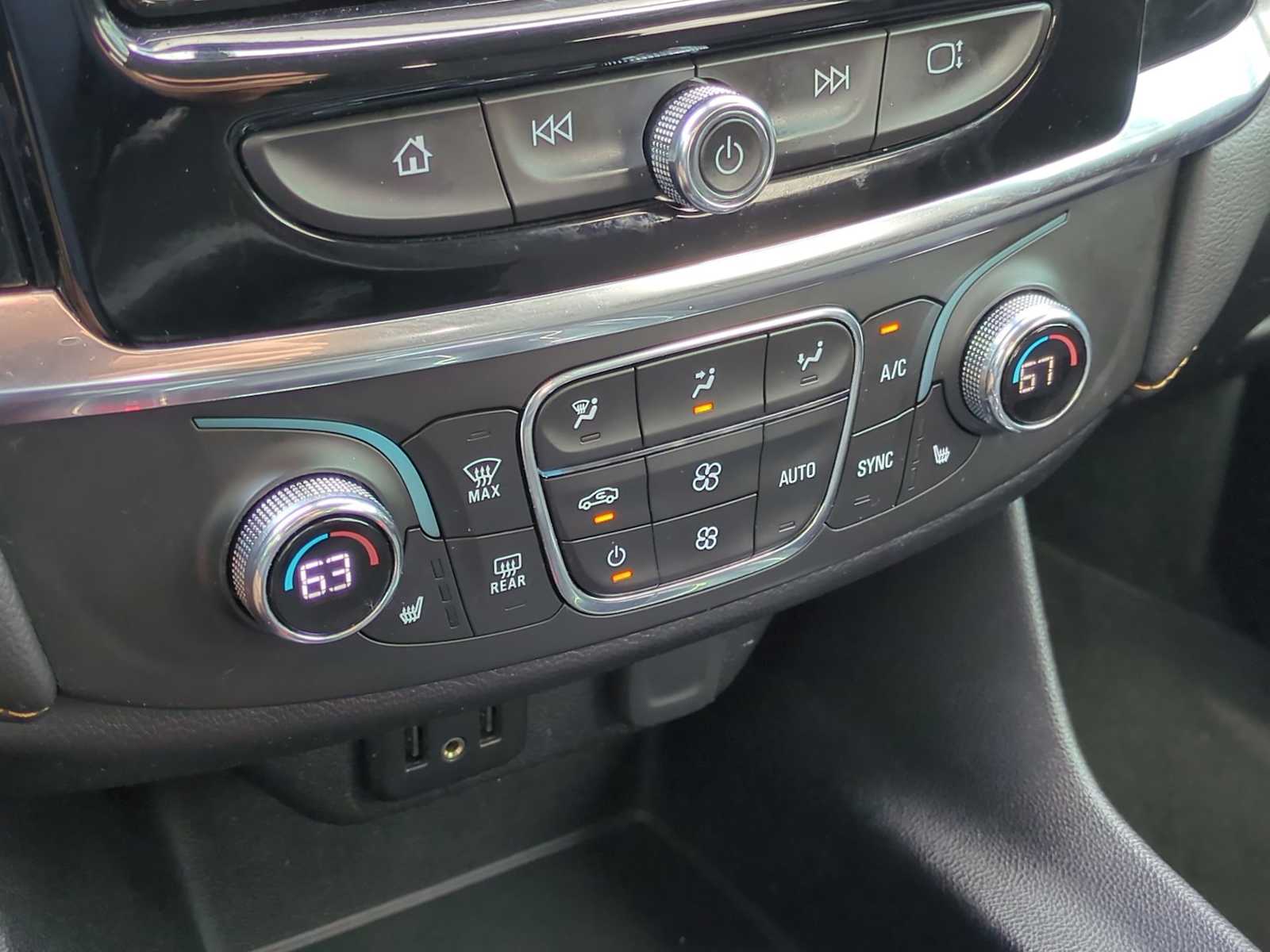 Thumbnail: 2021 Chevrolet Traverse - 18