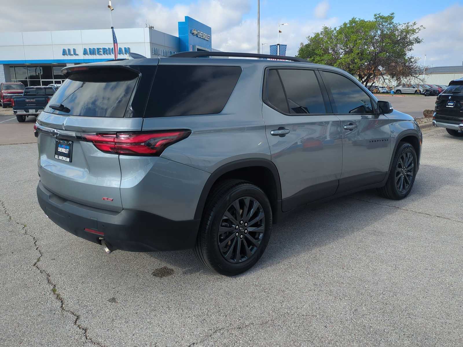 Thumbnail: 2023 Chevrolet Traverse - 8