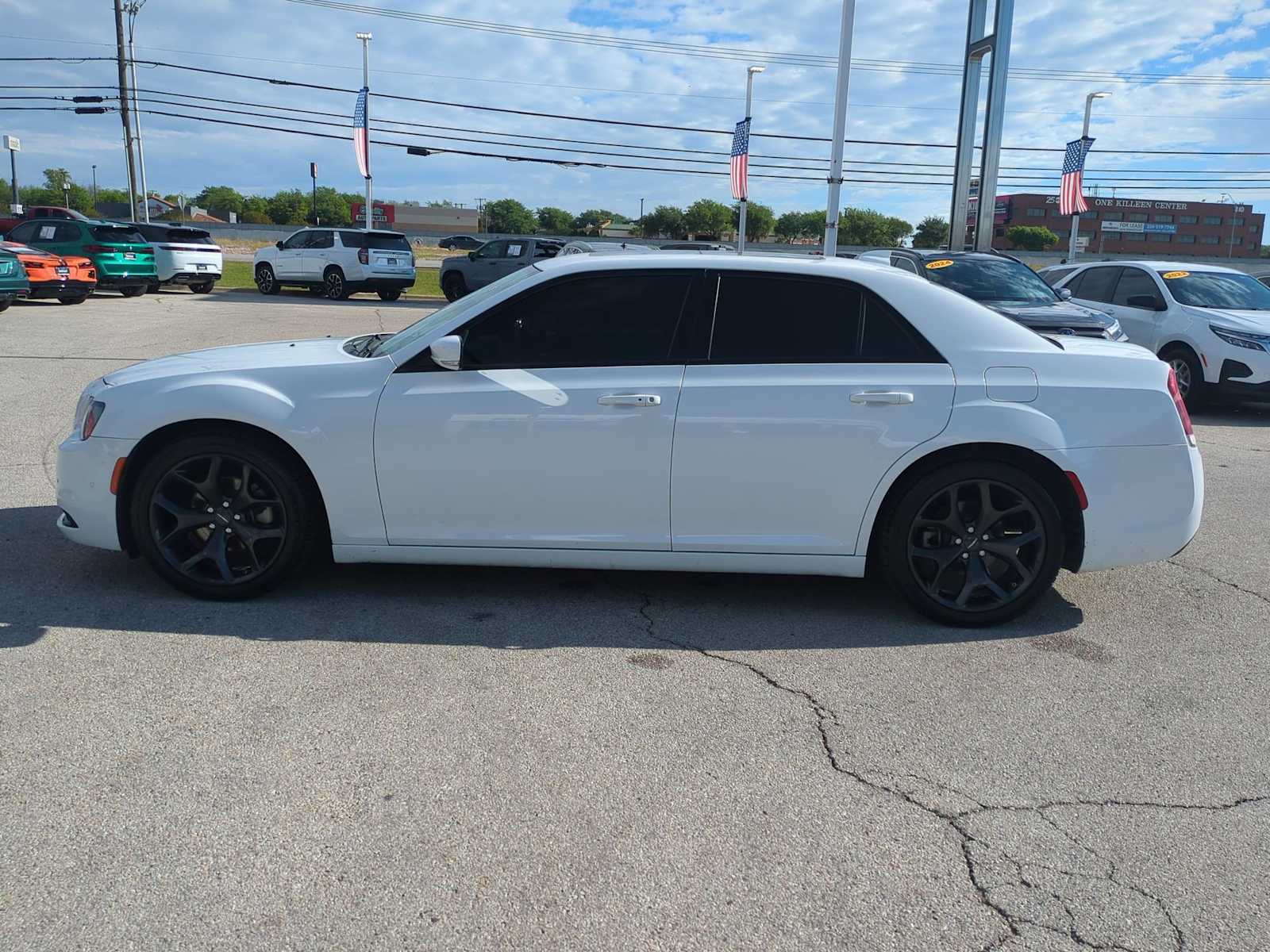 Thumbnail: 2022 Chrysler 300 - 5